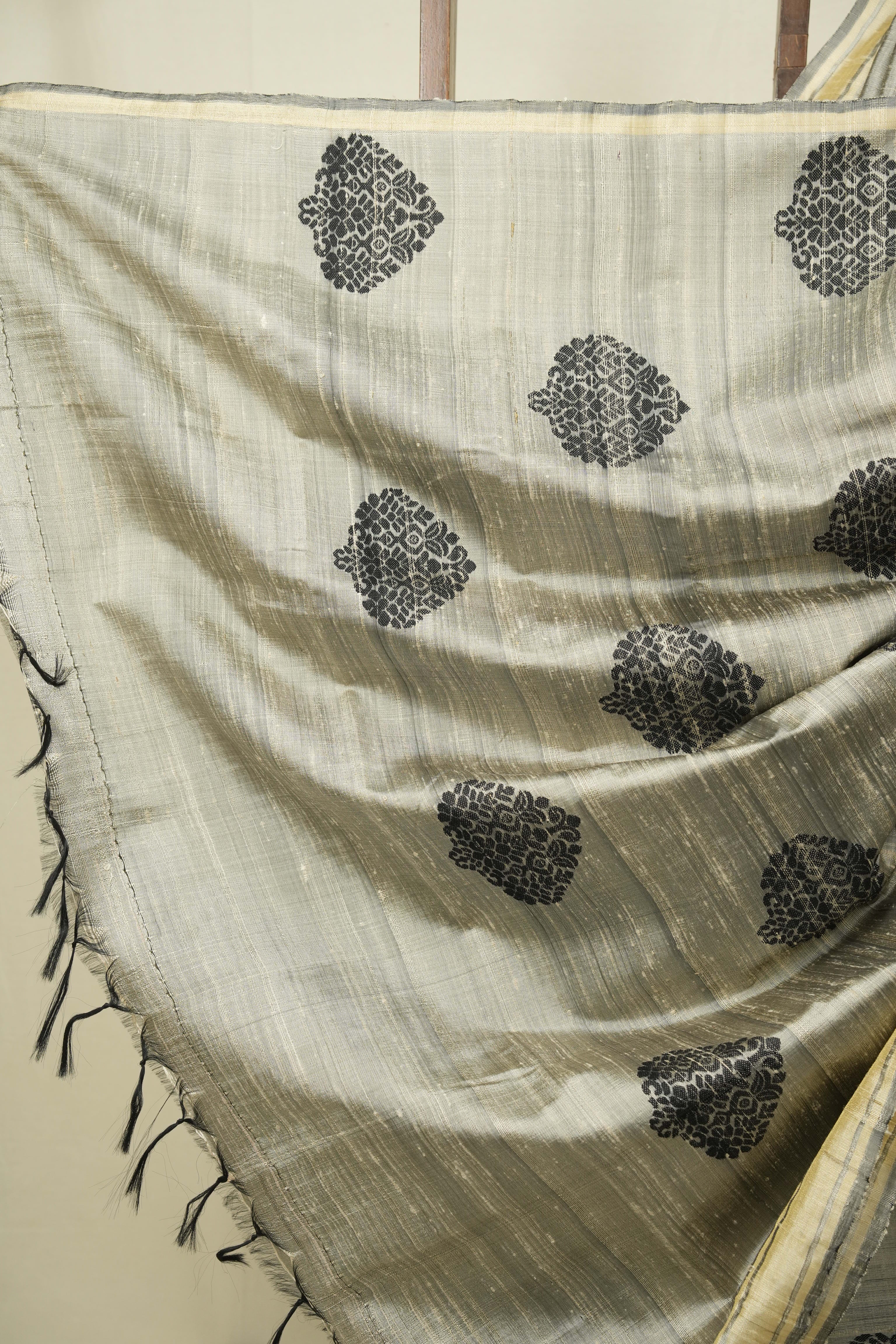 Silver Raw Silk Saree - SRSRSS1077