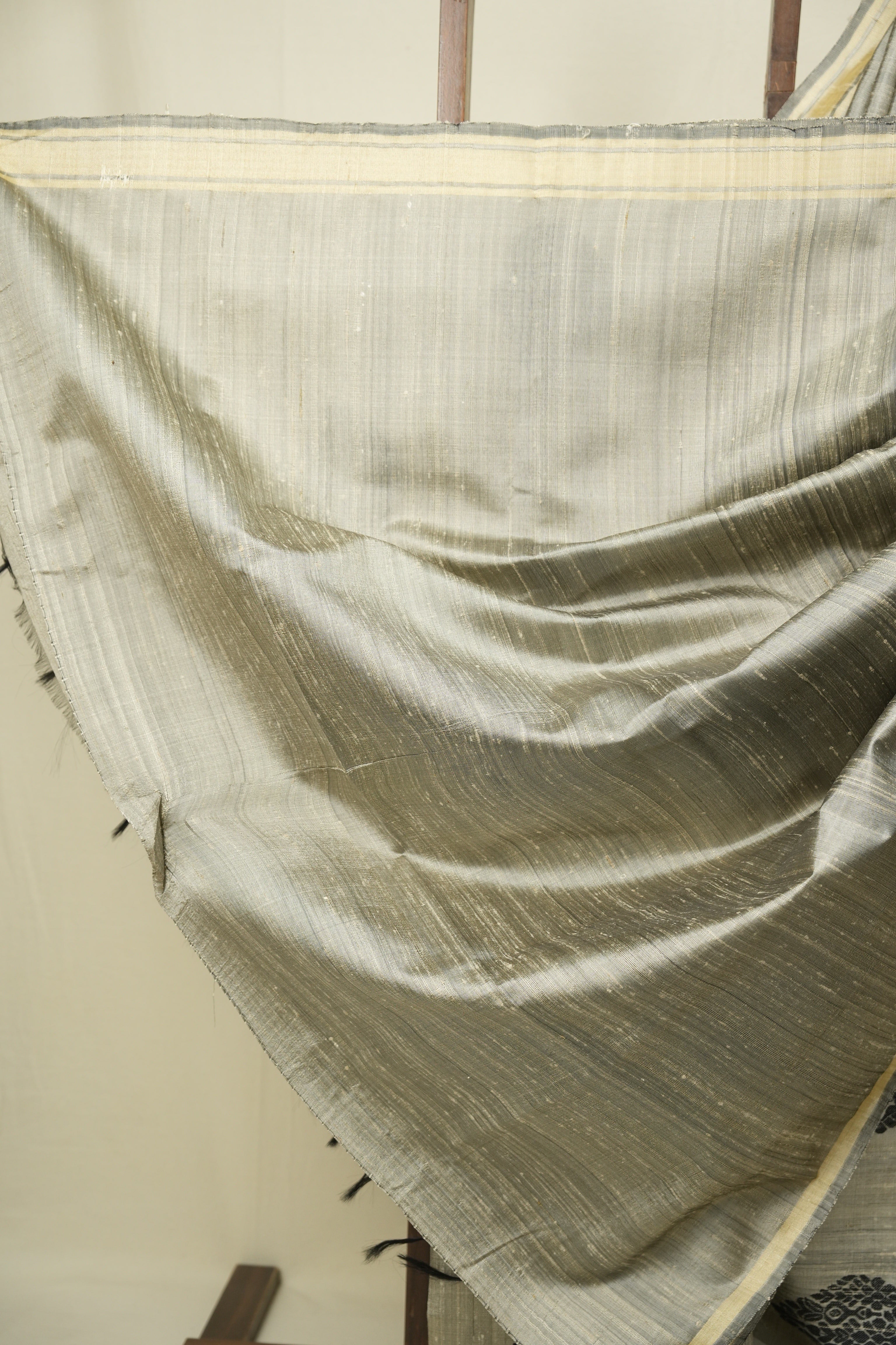 Silver Raw Silk Saree - SRSRSS1077