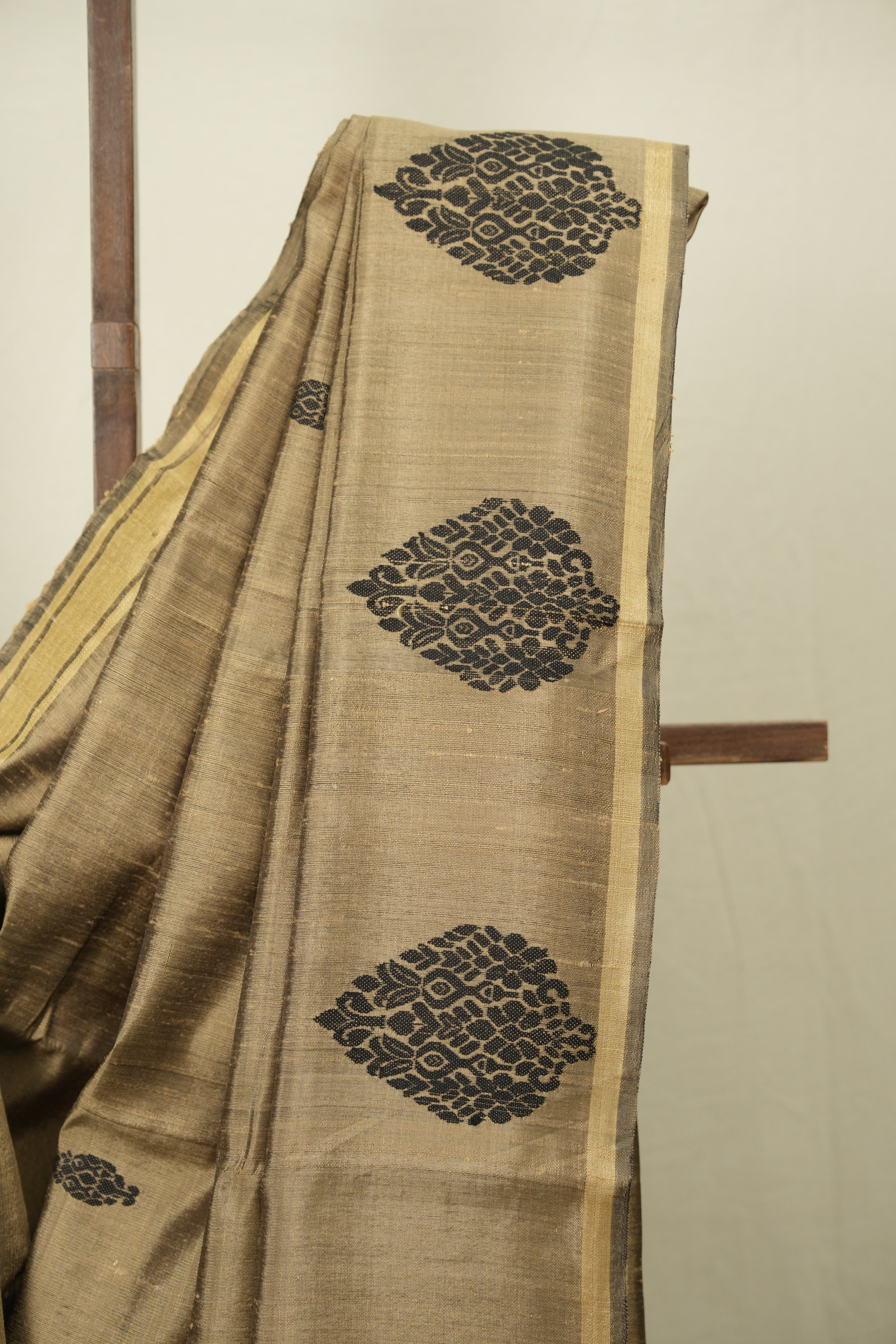 Sand Brown Raw Silk Saree - SRSBRSS1082
