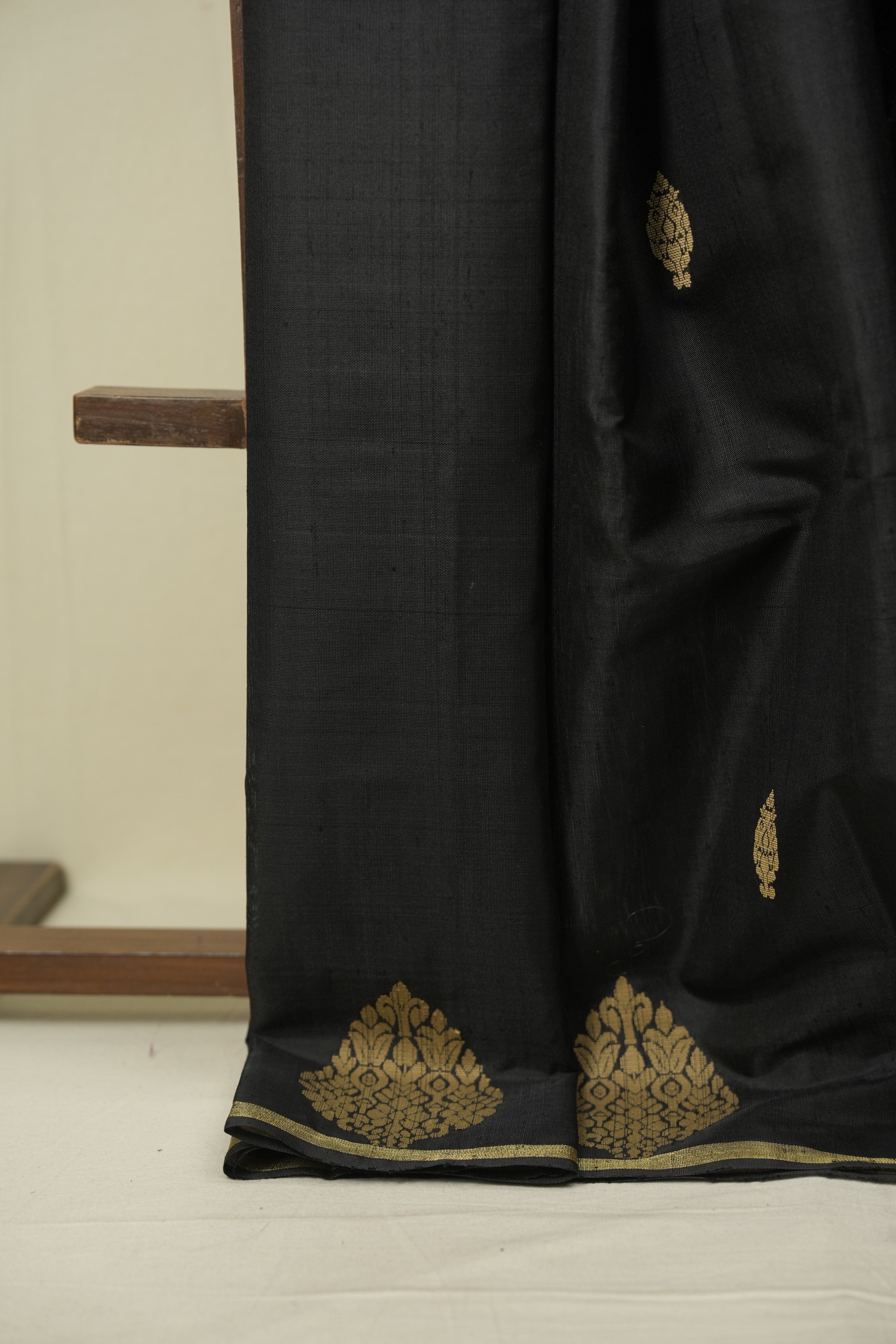 Black Raw Silk Saree - SRBRSS1085