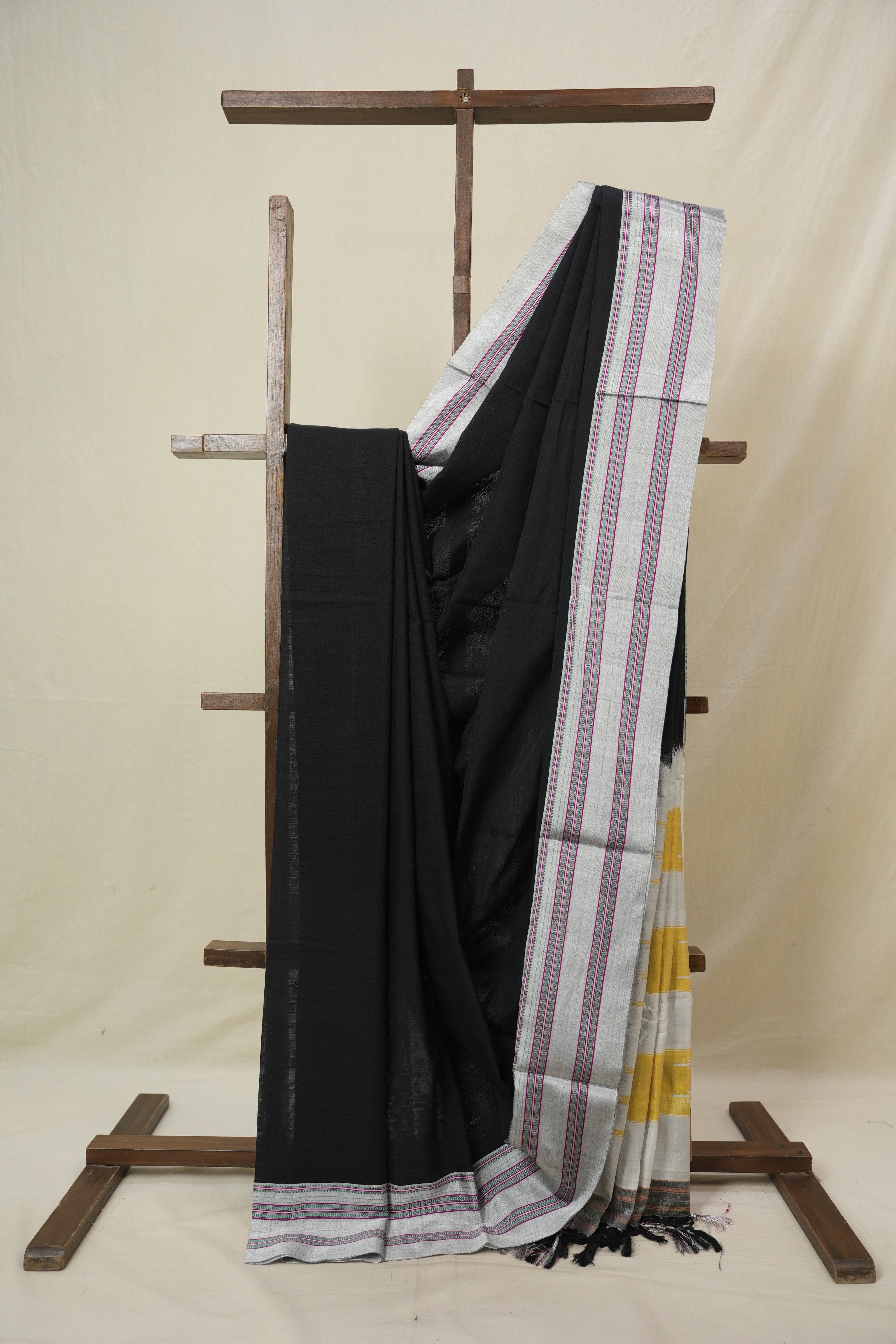 Black Cotton IIkal Saree With Gayatri Border - SRBCIS895