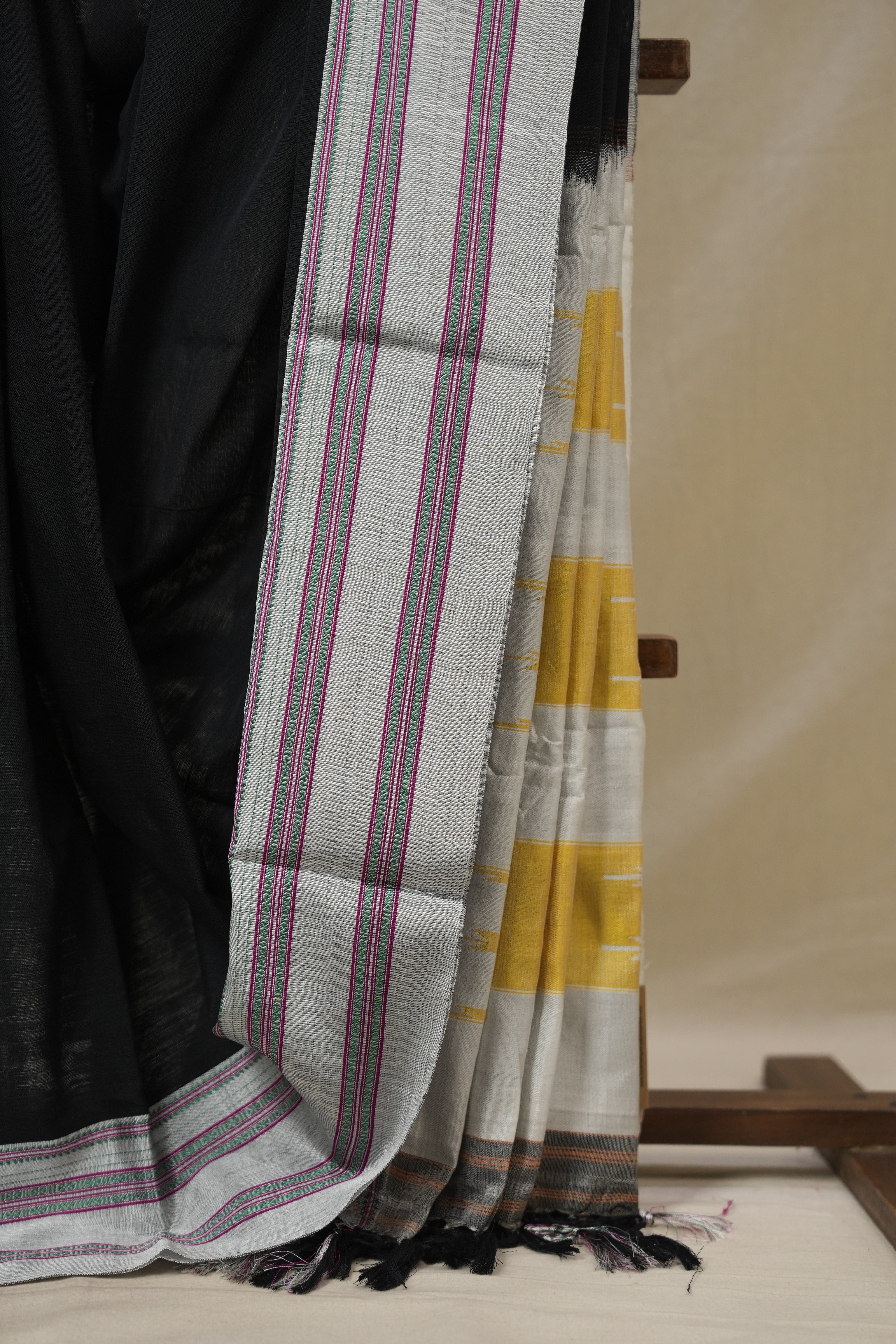 Black Cotton IIkal Saree With Gayatri Border - SRBCIS895