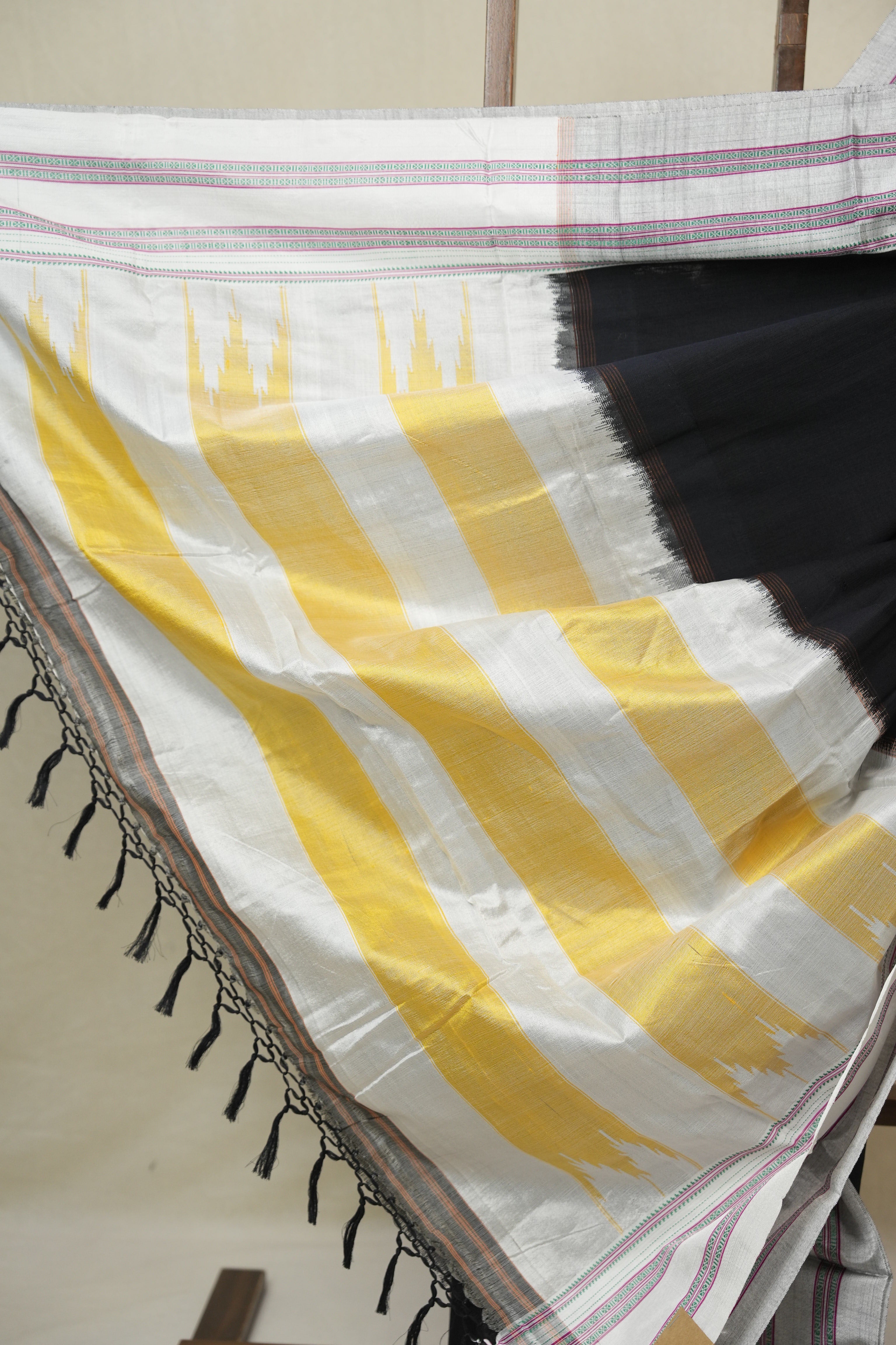 Black Cotton IIkal Saree With Gayatri Border - SRBCIS895