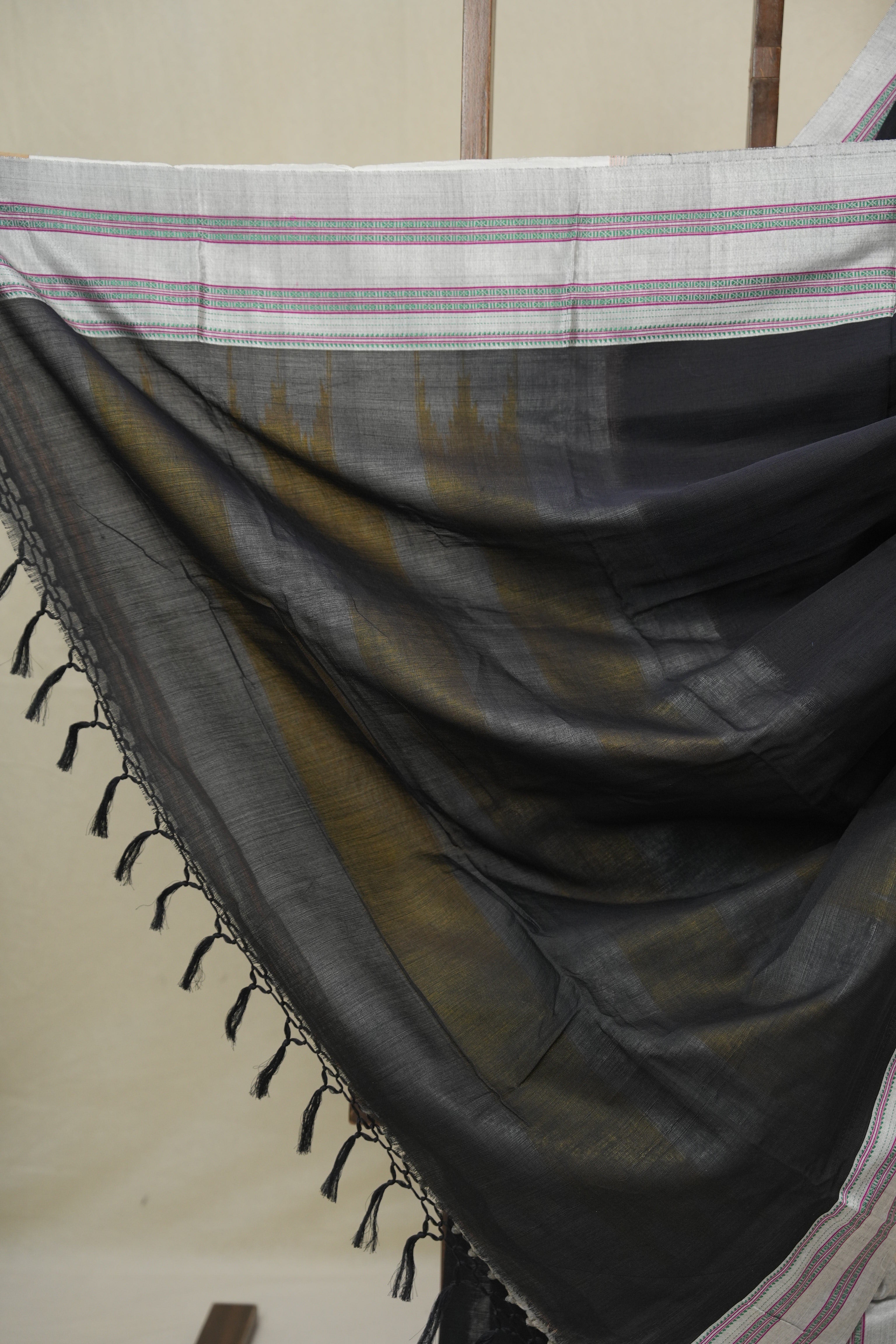 Black Cotton IIkal Saree With Gayatri Border - SRBCIS895