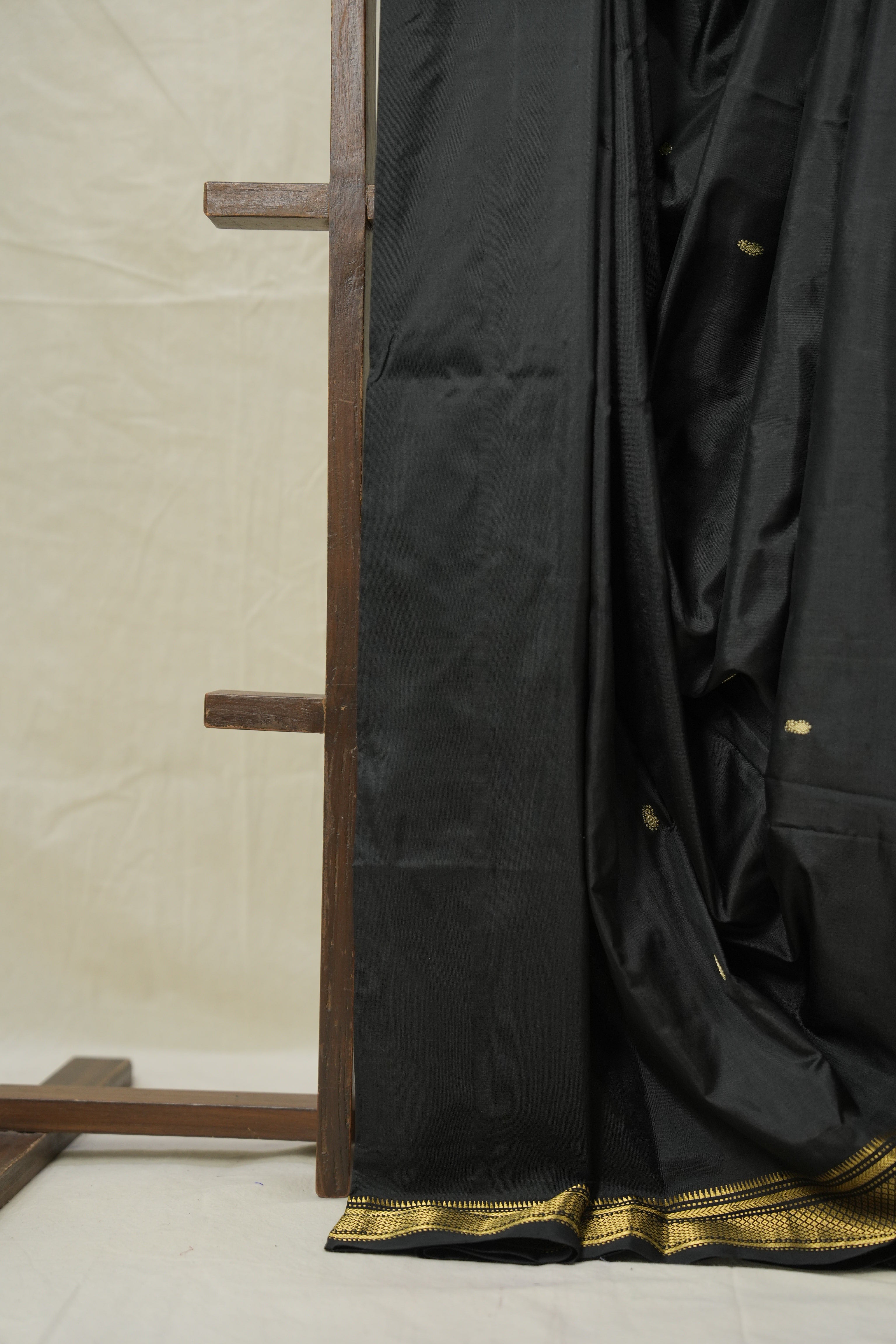 Black Silk Paithani Saree - SRBSPS770