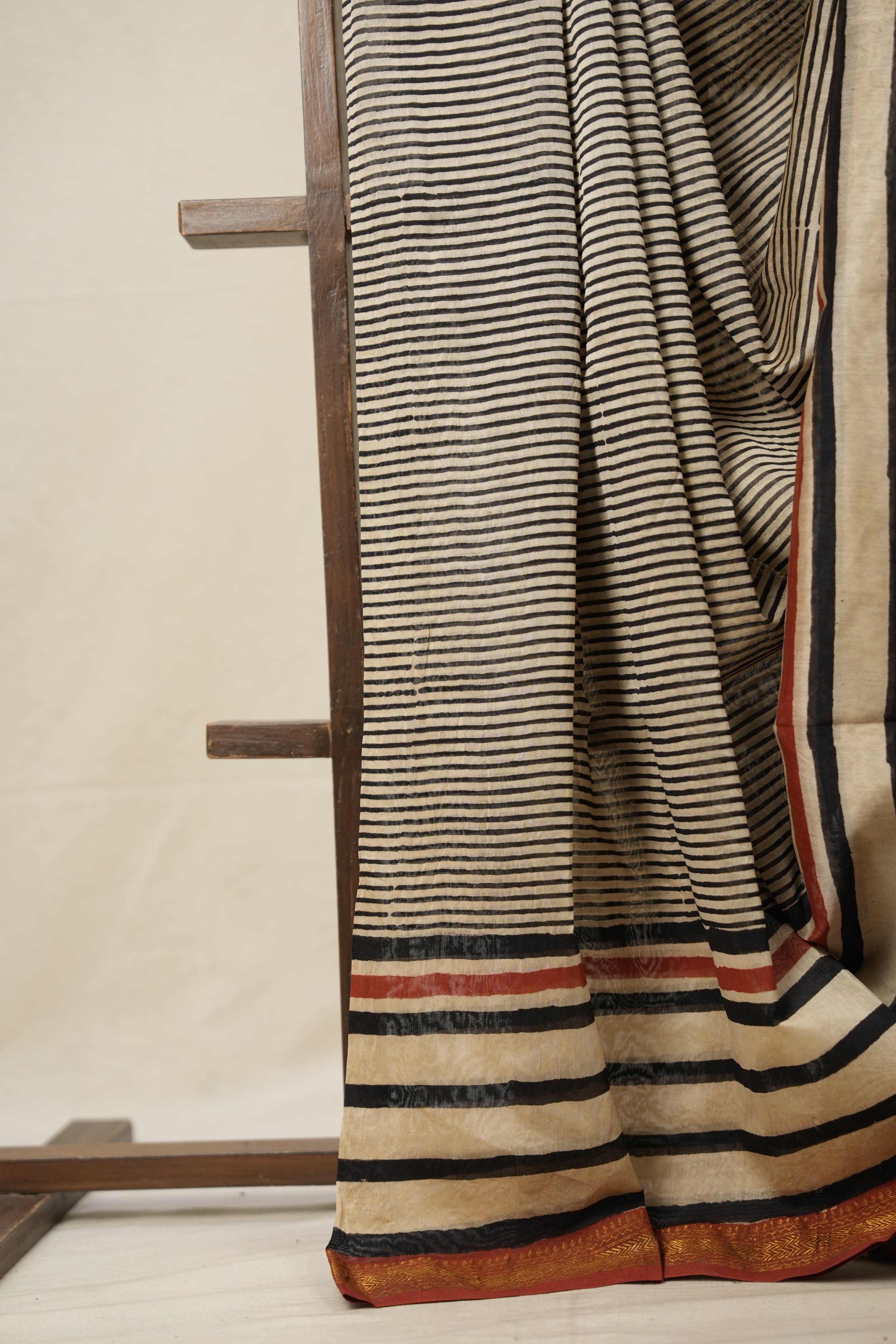 Off - White HBP Cotton Silk Saree With Maheshwari Border - SROWCSS1345