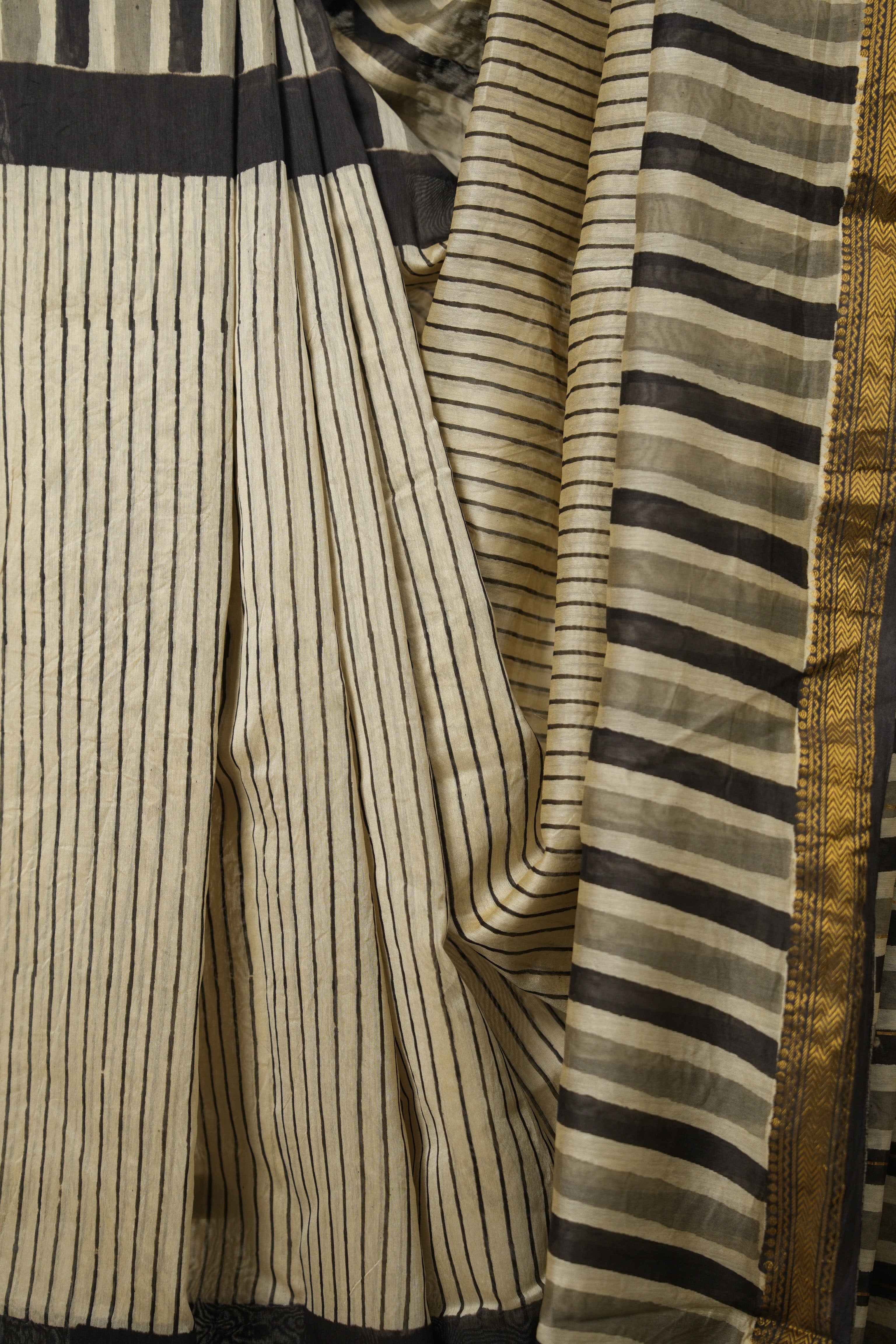 Off White HBP Cotton Silk Saree With Maheshwari Border - SROWCSS1343