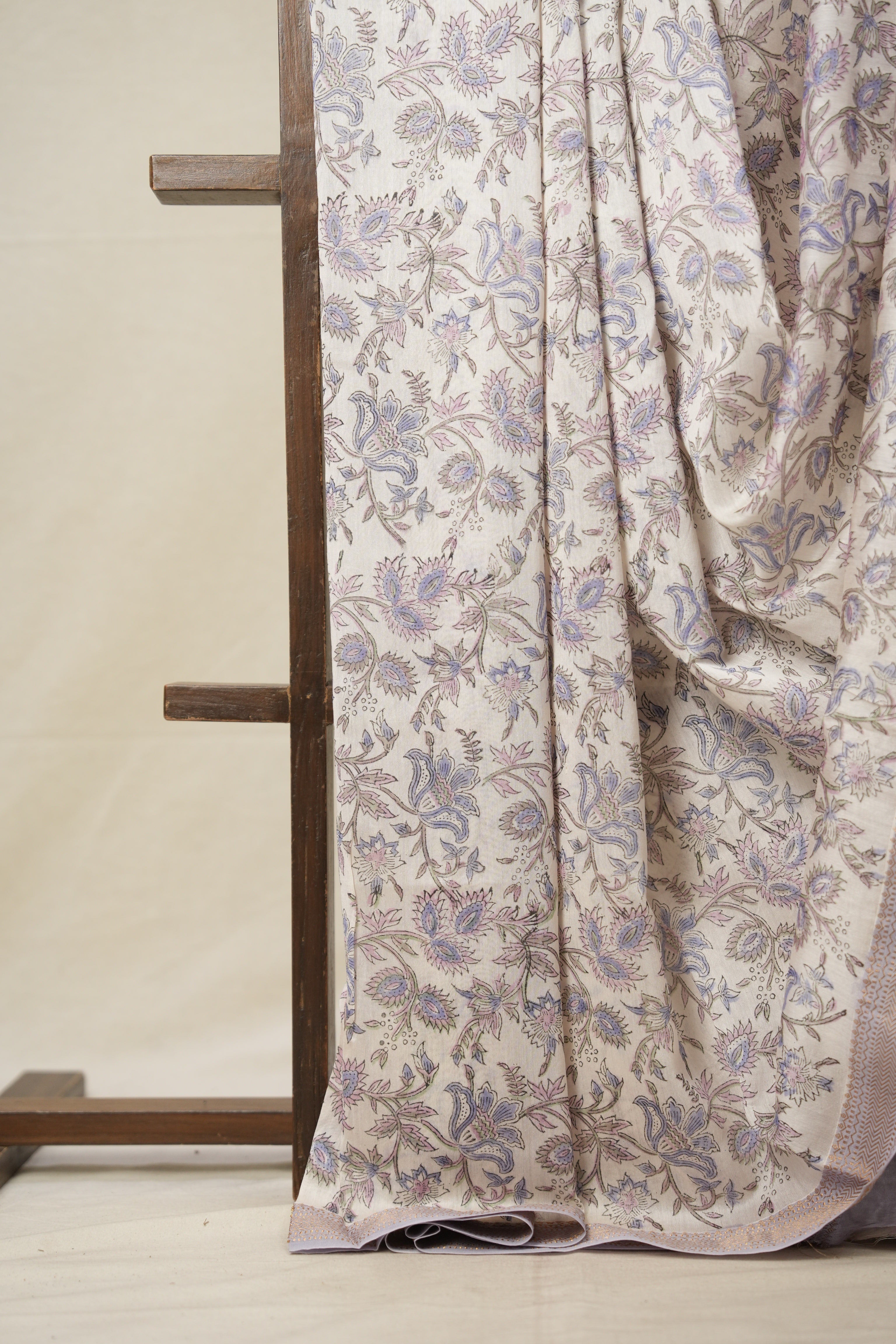 White HBP Cotton Silk Saree With Maheshwari Border - SRWCSS1303