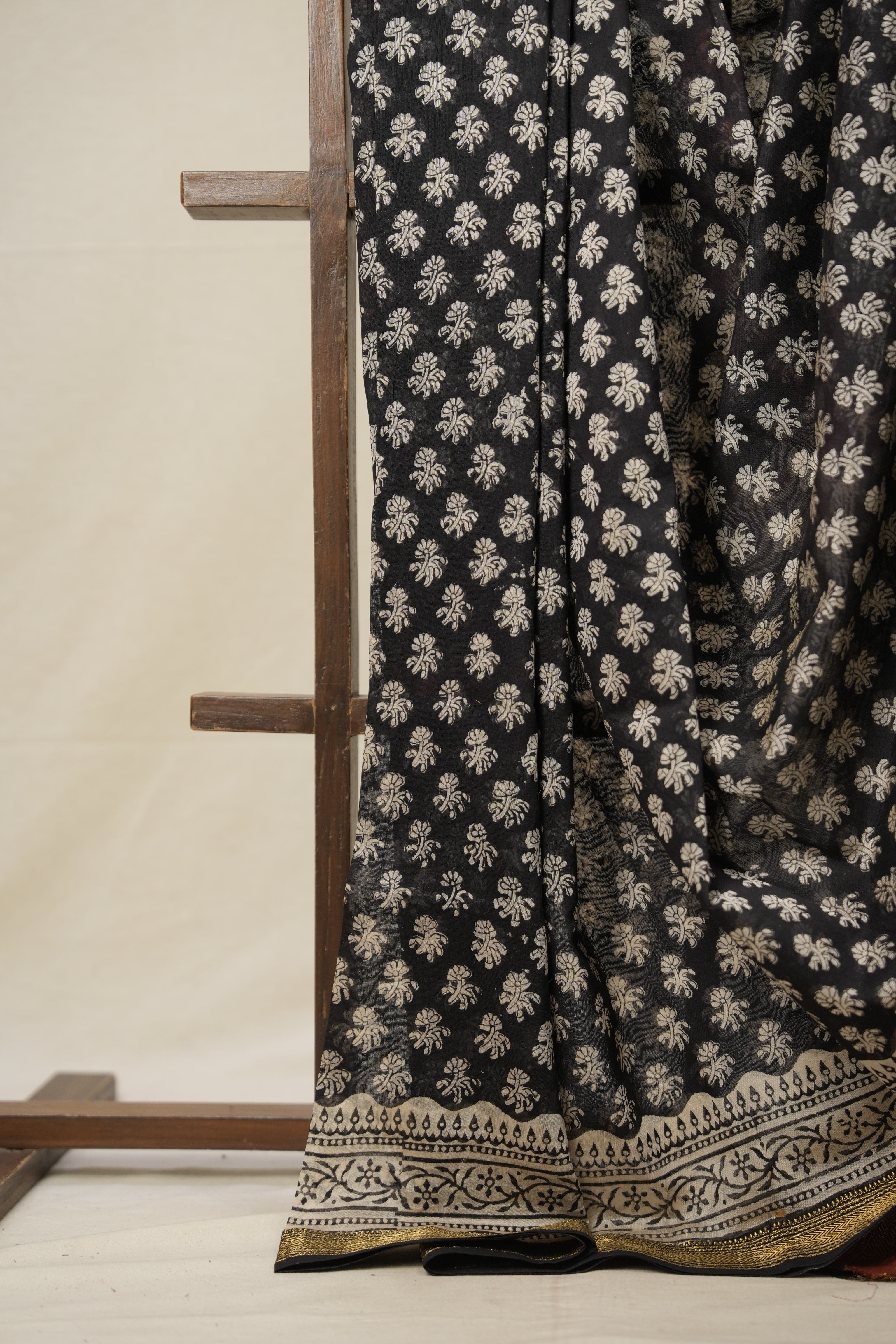 Black HBP Cotton Silk Saree With Maheshwari Border - SRBCSS1346