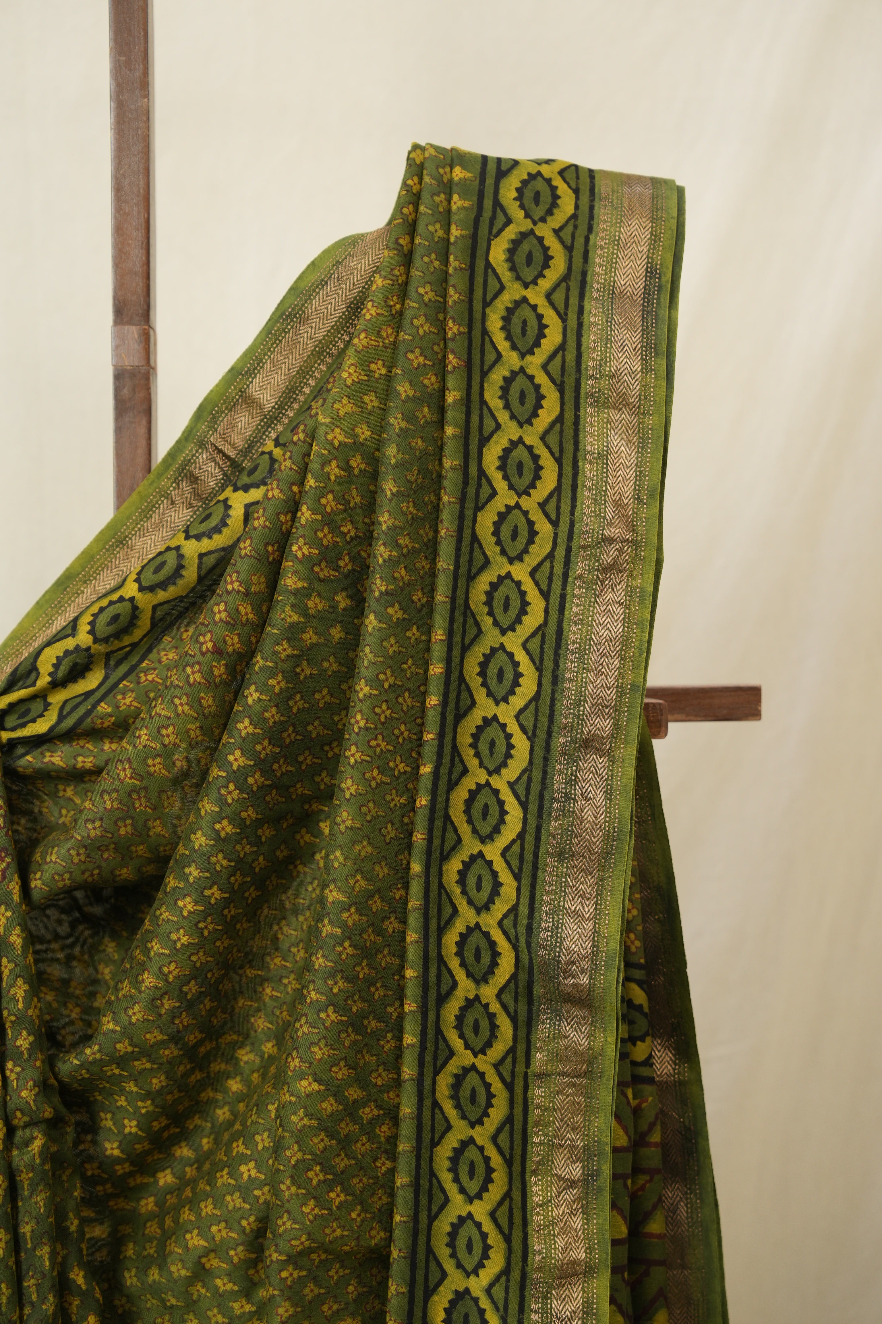 Olive Green HBP Cotton Silk Saree With Maheshwari Border - SROGCSS1608