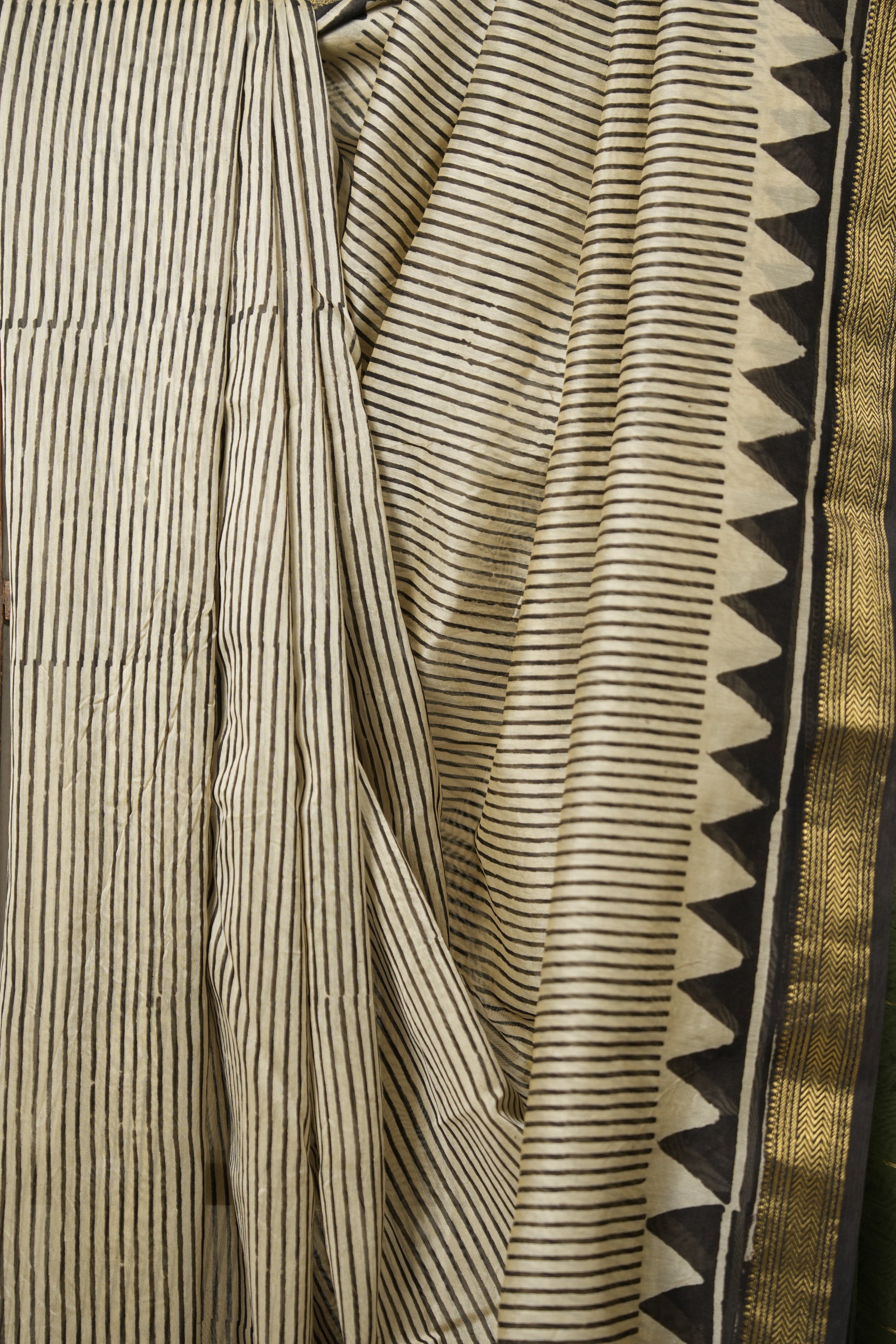 Black White HBP Cotton Silk Saree With Maheshwari Border - SRBWCSS1299