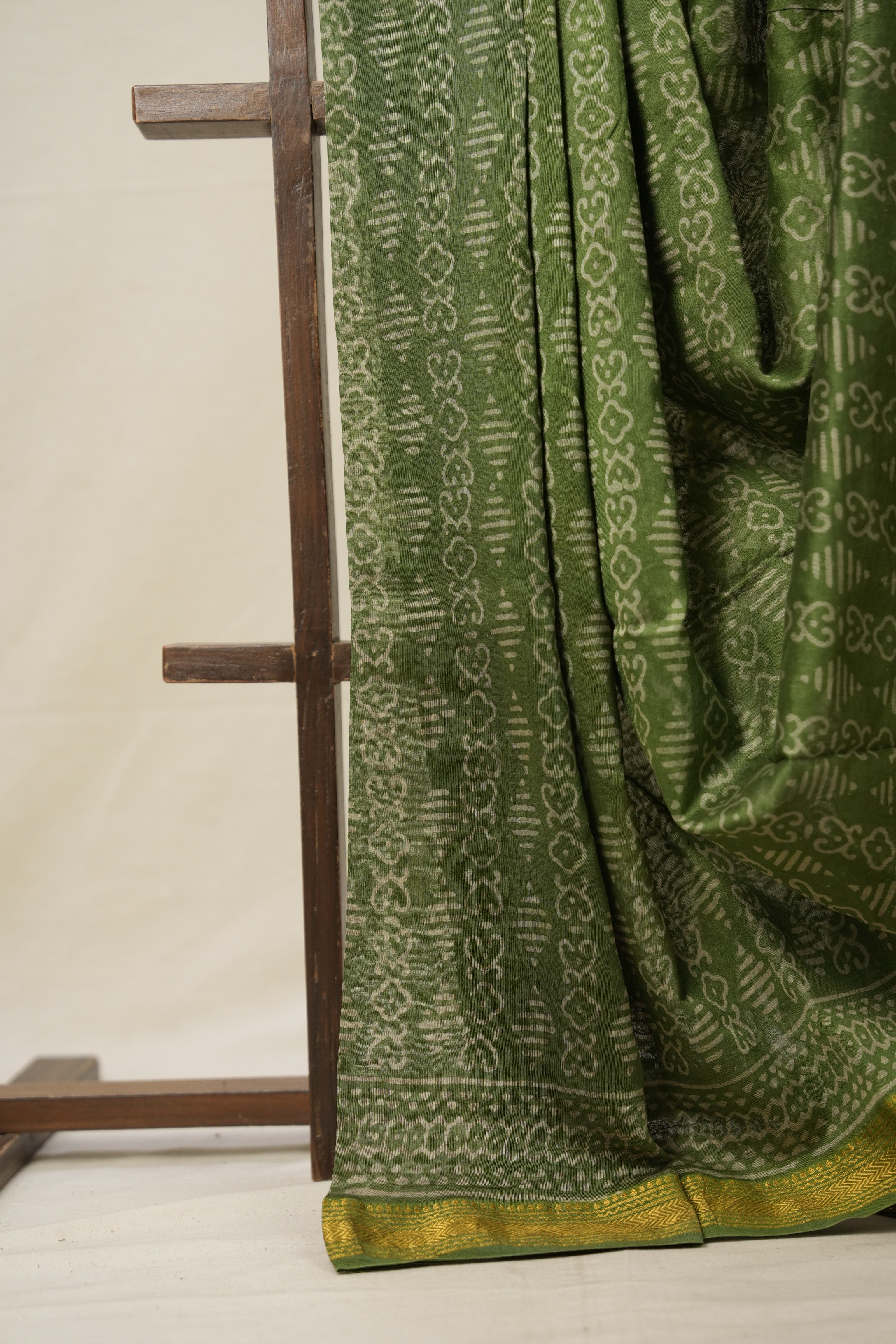 Green HBP Cotton Silk Saree With Maheshwari Border - SRGCSS1300