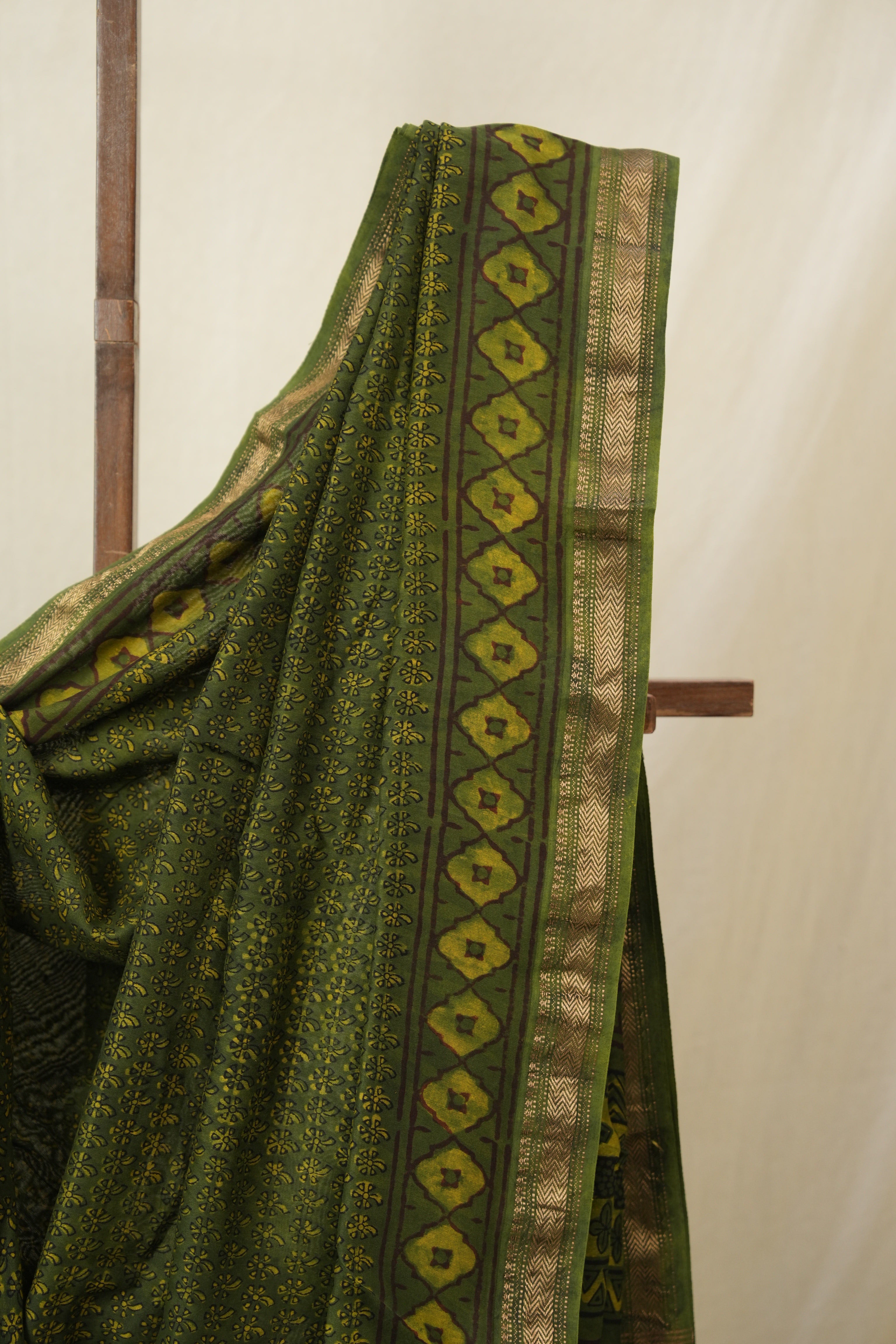 Mehendi Green HBP Cotton Silk Saree With Maheshwari Border - SRMGCSS1616