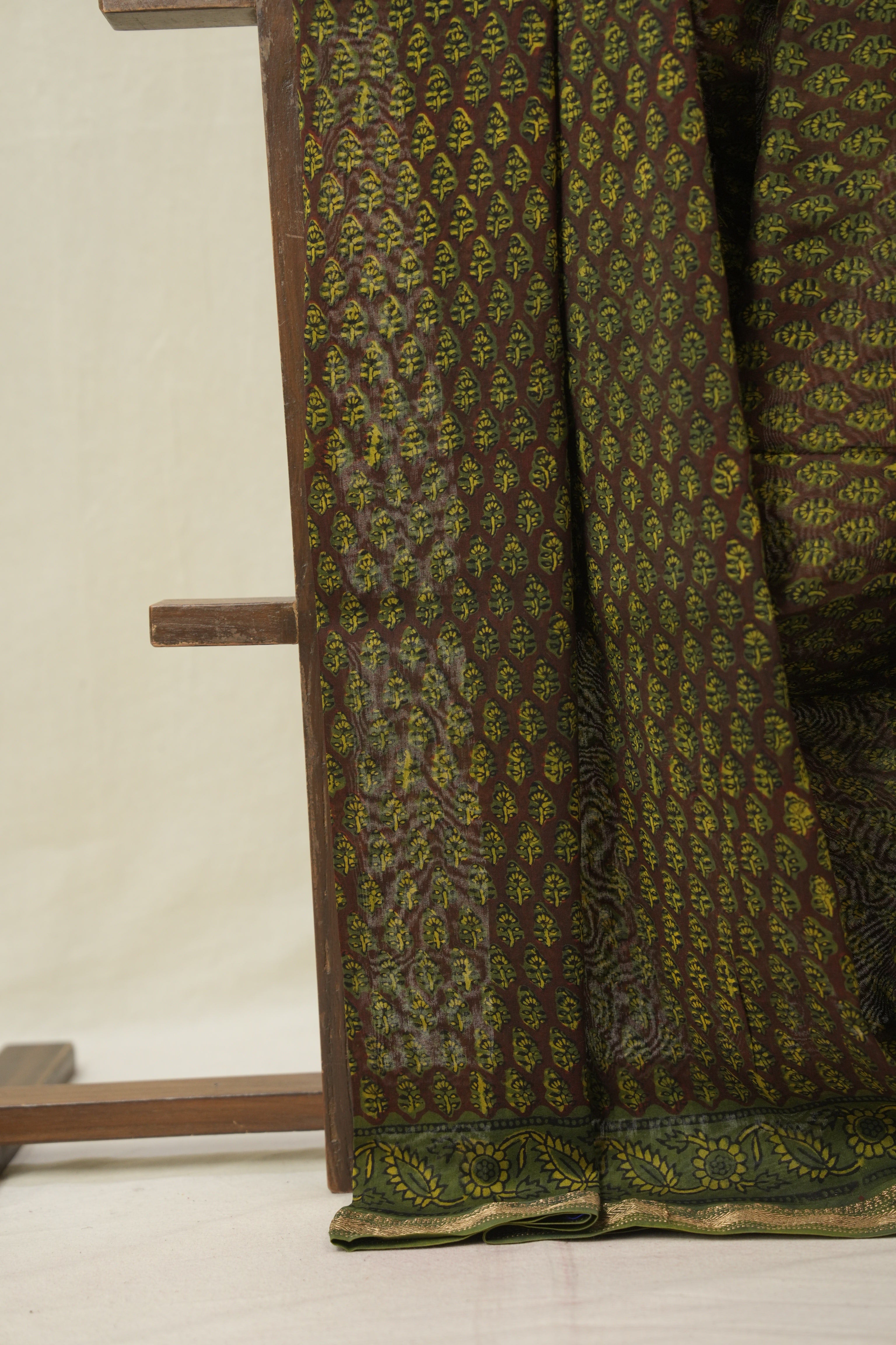 Green HBP Cotton Silk Saree With Maheshwari Border - SRGCSS1614