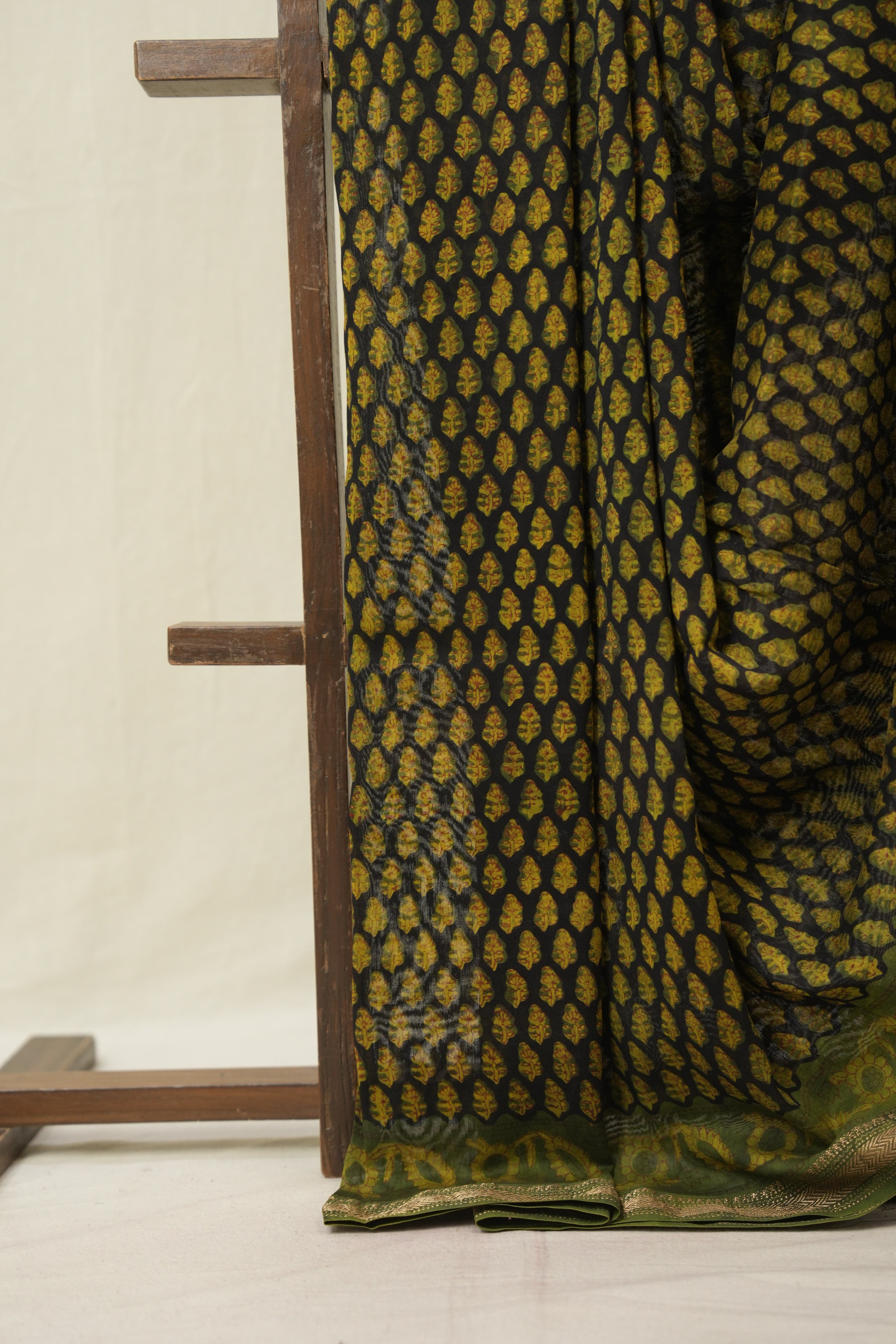 Black HBP Cotton Silk Saree With Maheshwari Border - SRBCSS1615