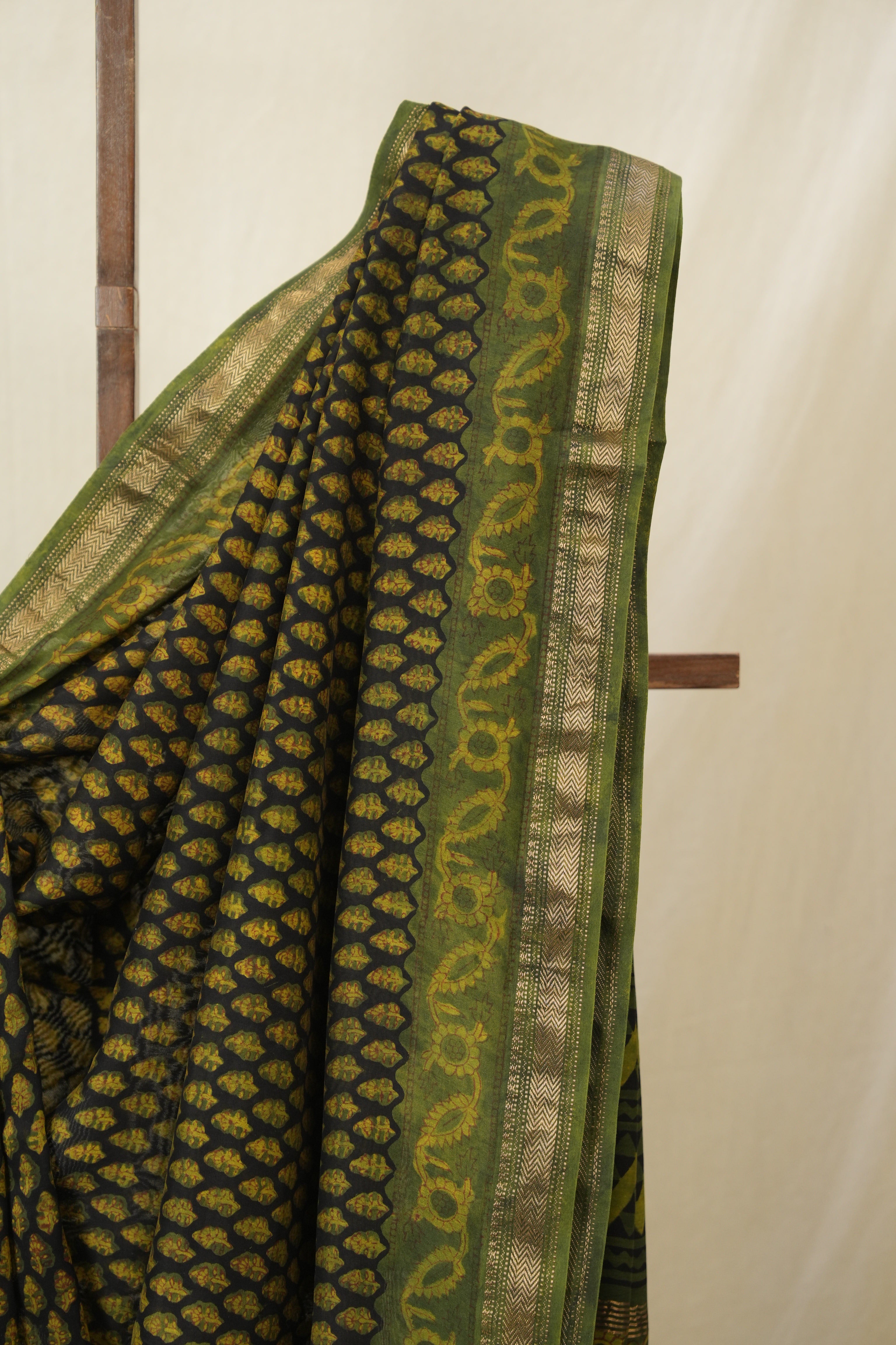 Black HBP Cotton Silk Saree With Maheshwari Border - SRBCSS1615