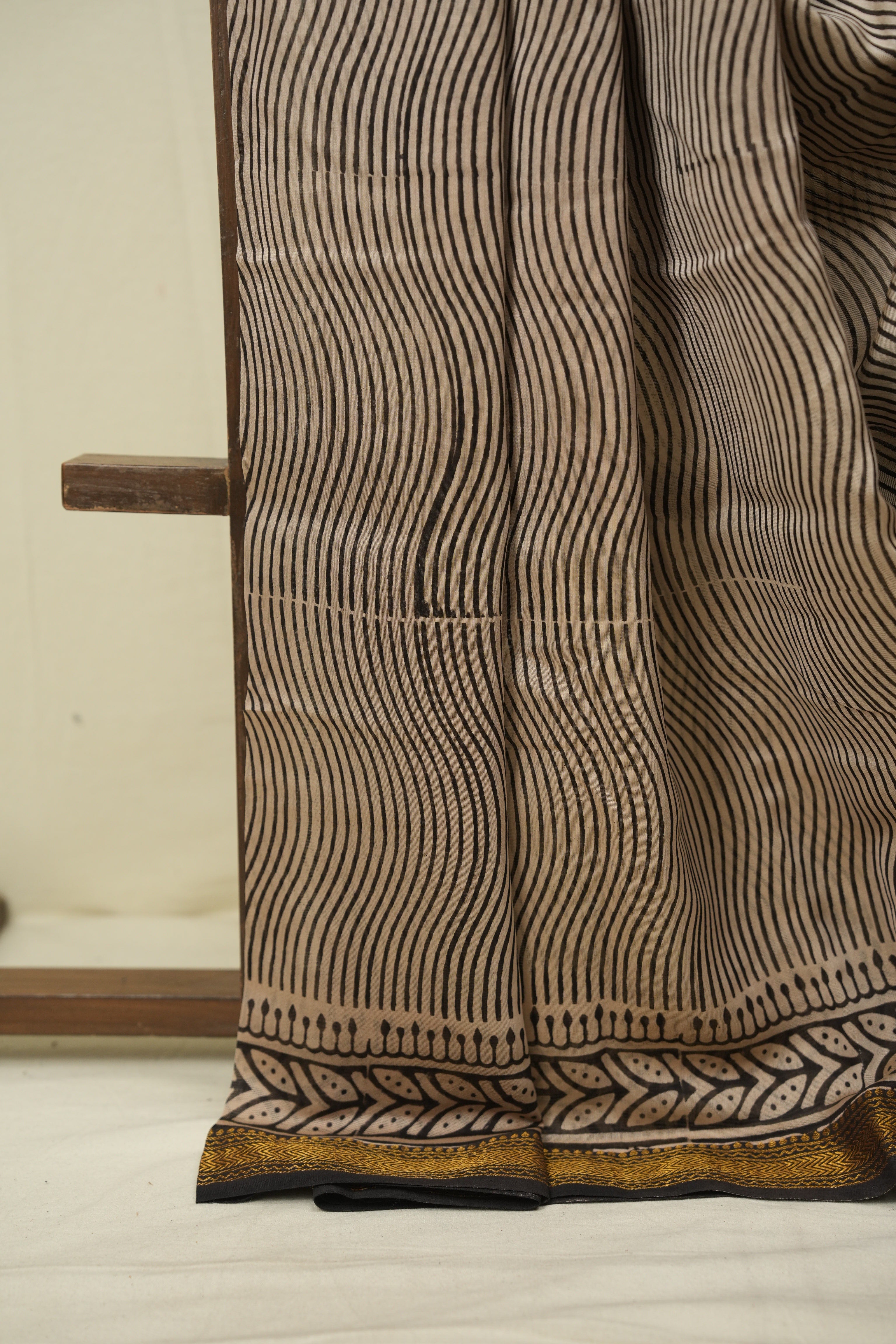 Cream HBP Cotton Silk Saree With Maheshwari Border - SRCCSS1728