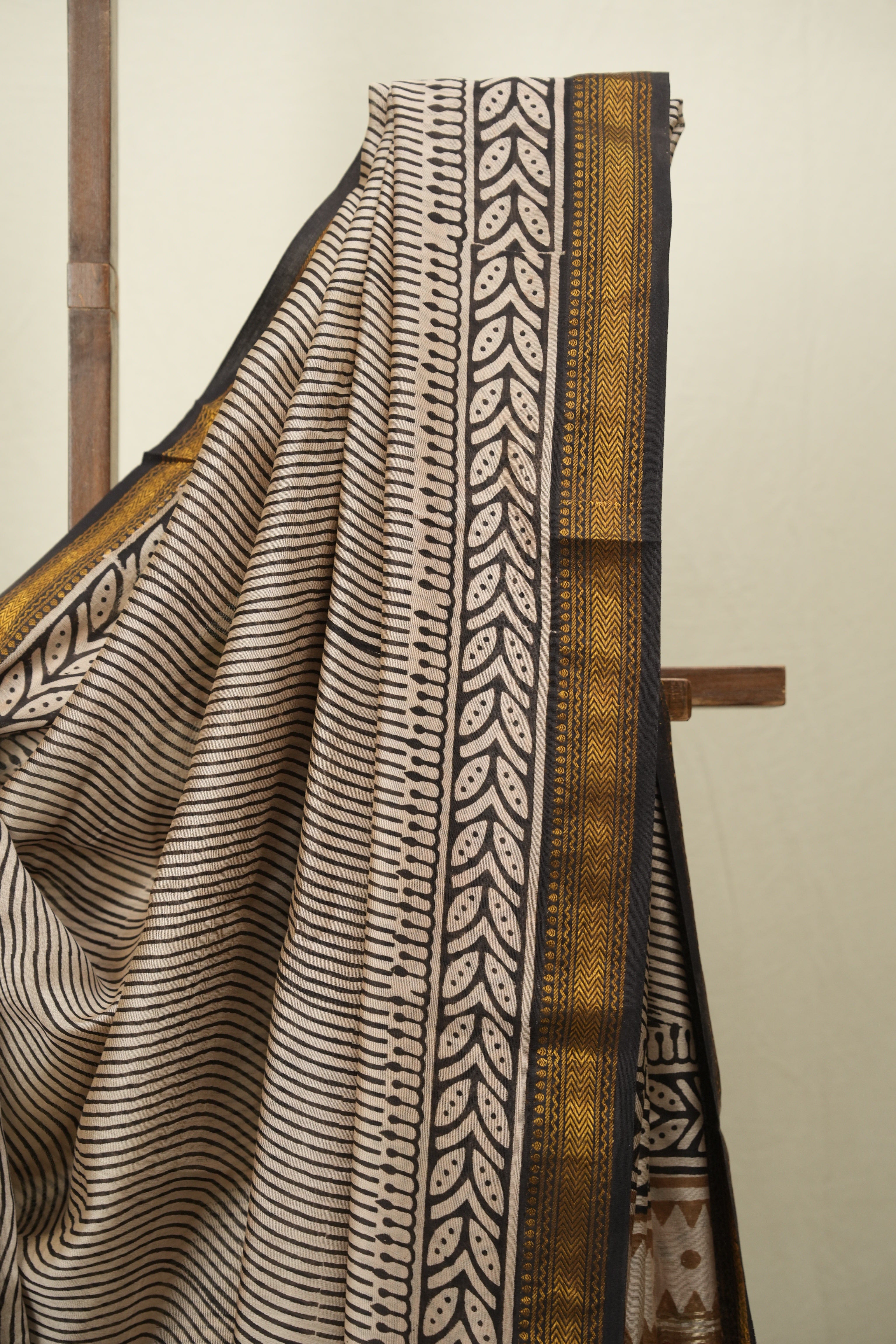 Cream HBP Cotton Silk Saree With Maheshwari Border - SRCCSS1728