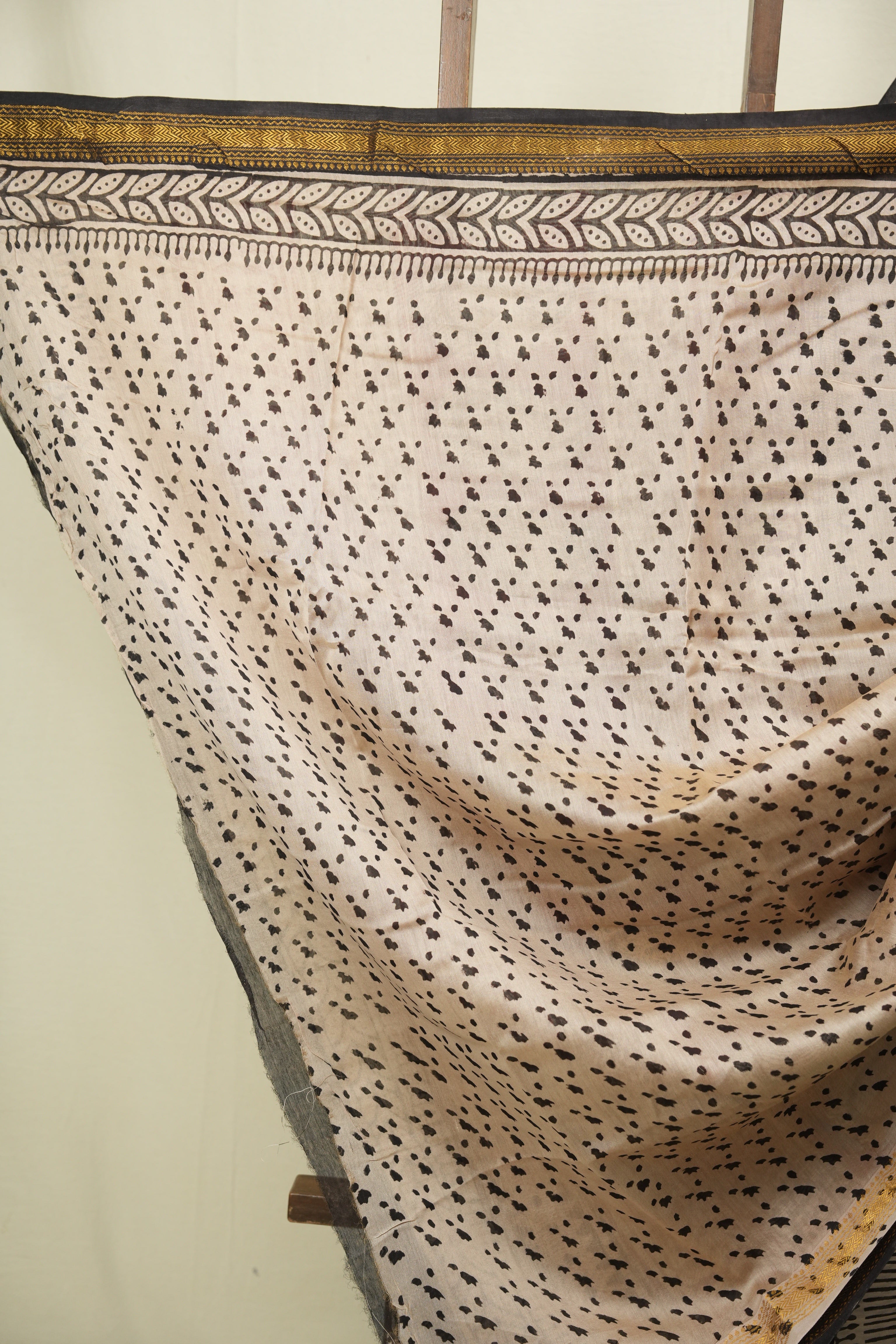 Cream HBP Cotton Silk Saree With Maheshwari Border - SRCCSS1728