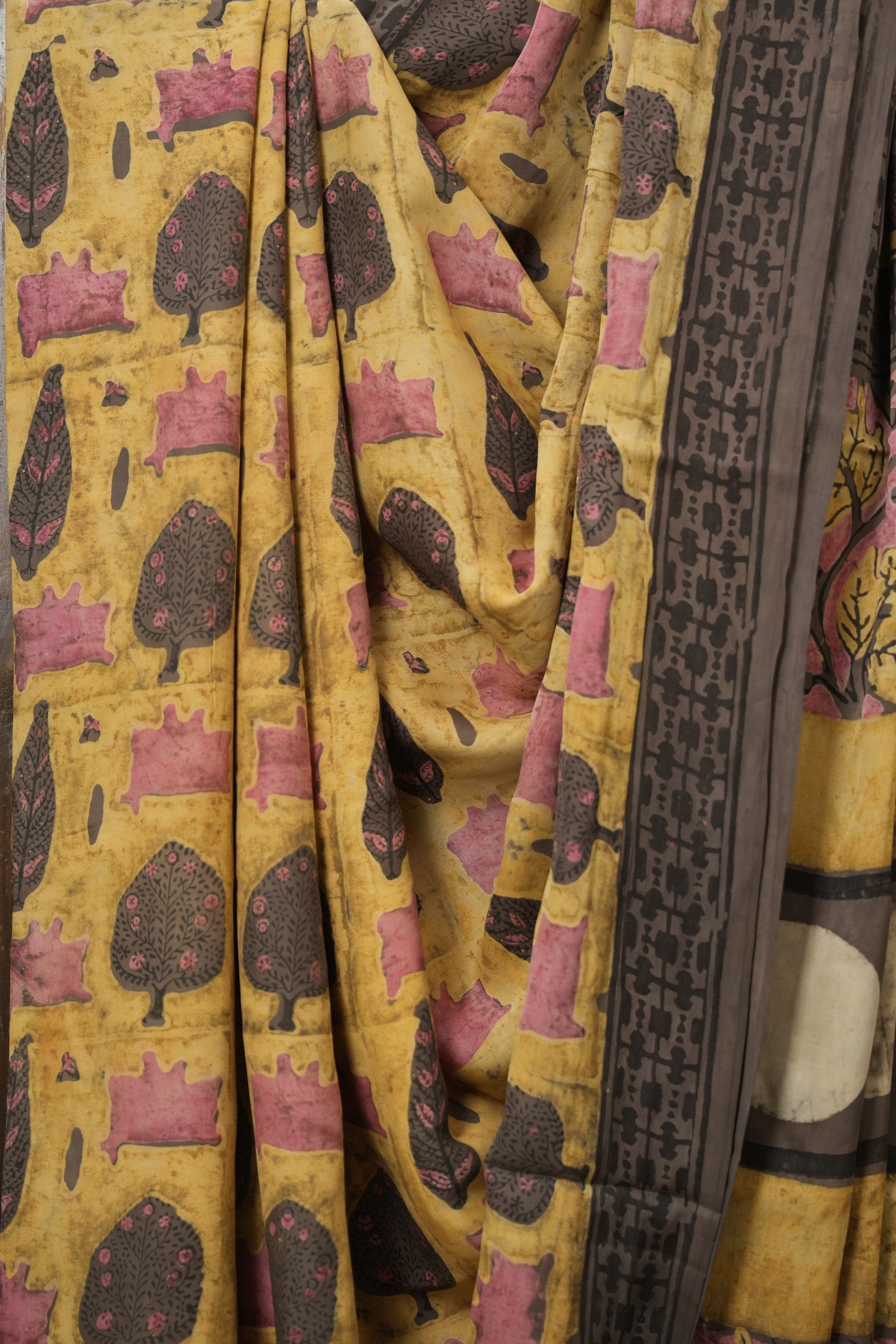 Cream Gold HBP Modal Silk Saree - SRCGMSS548