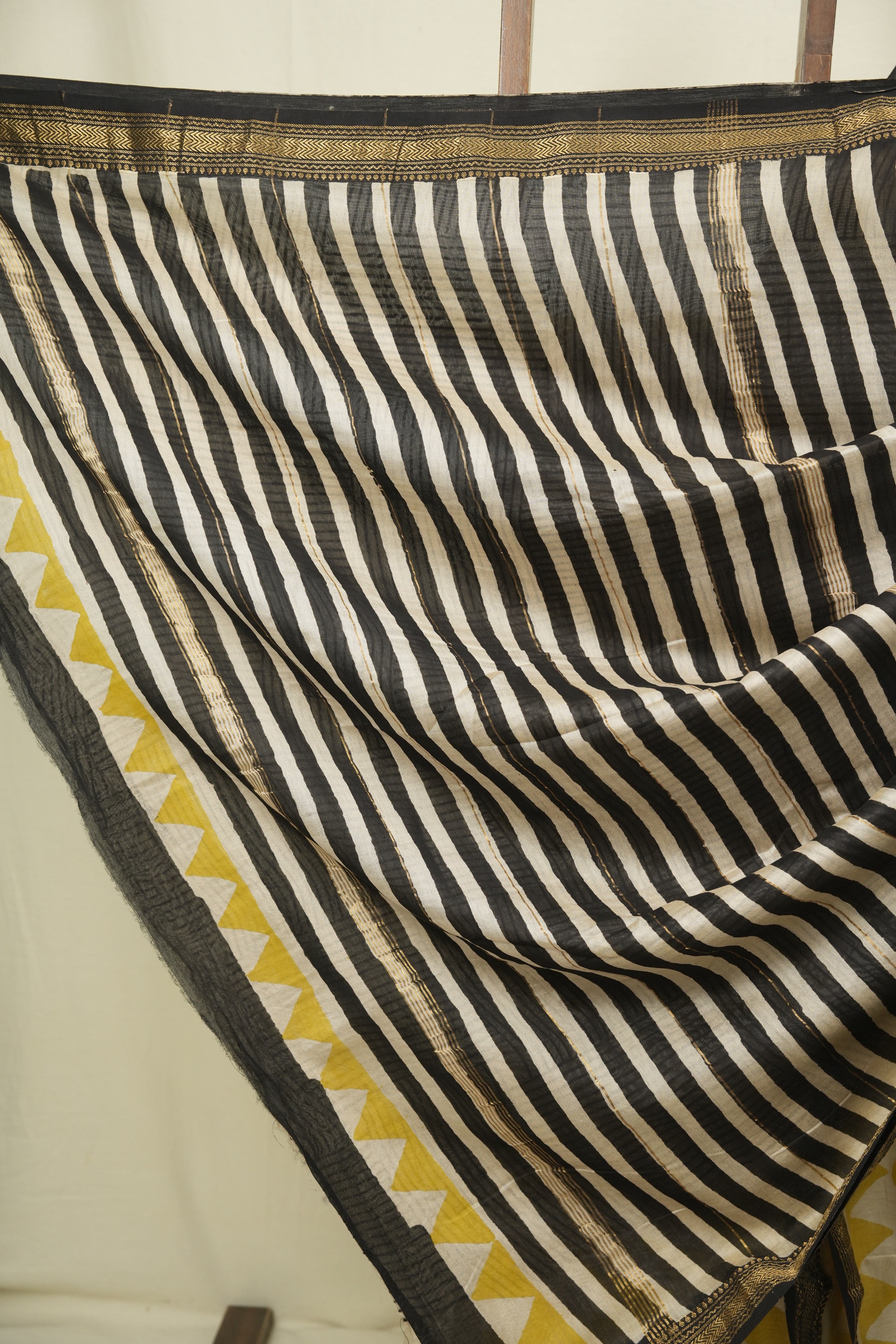 Off White HBP Cotton Silk Saree With Maheshwari Border - SRWCSS1729