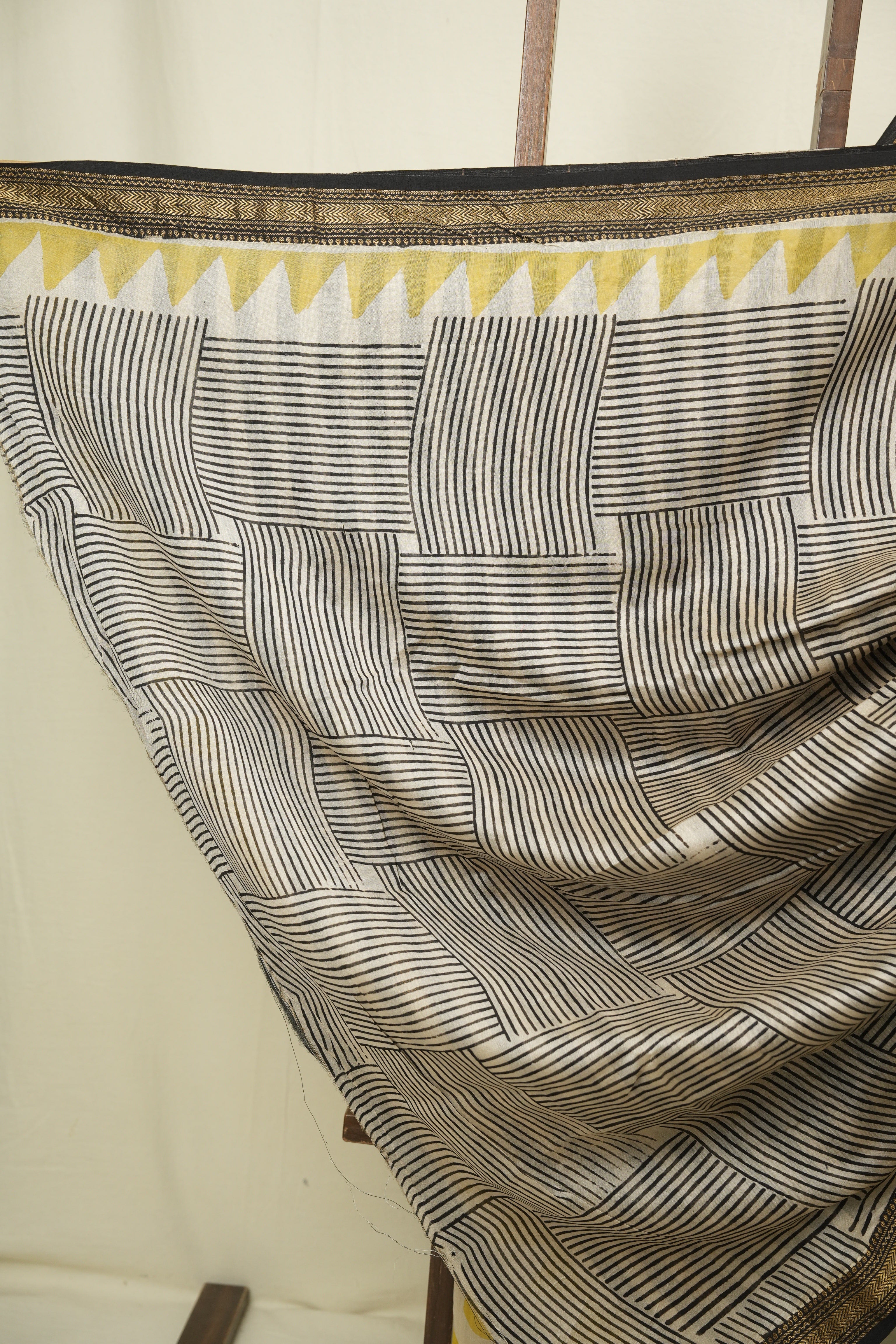 Off White HBP Cotton Silk Saree With Maheshwari Border - SRWCSS1729