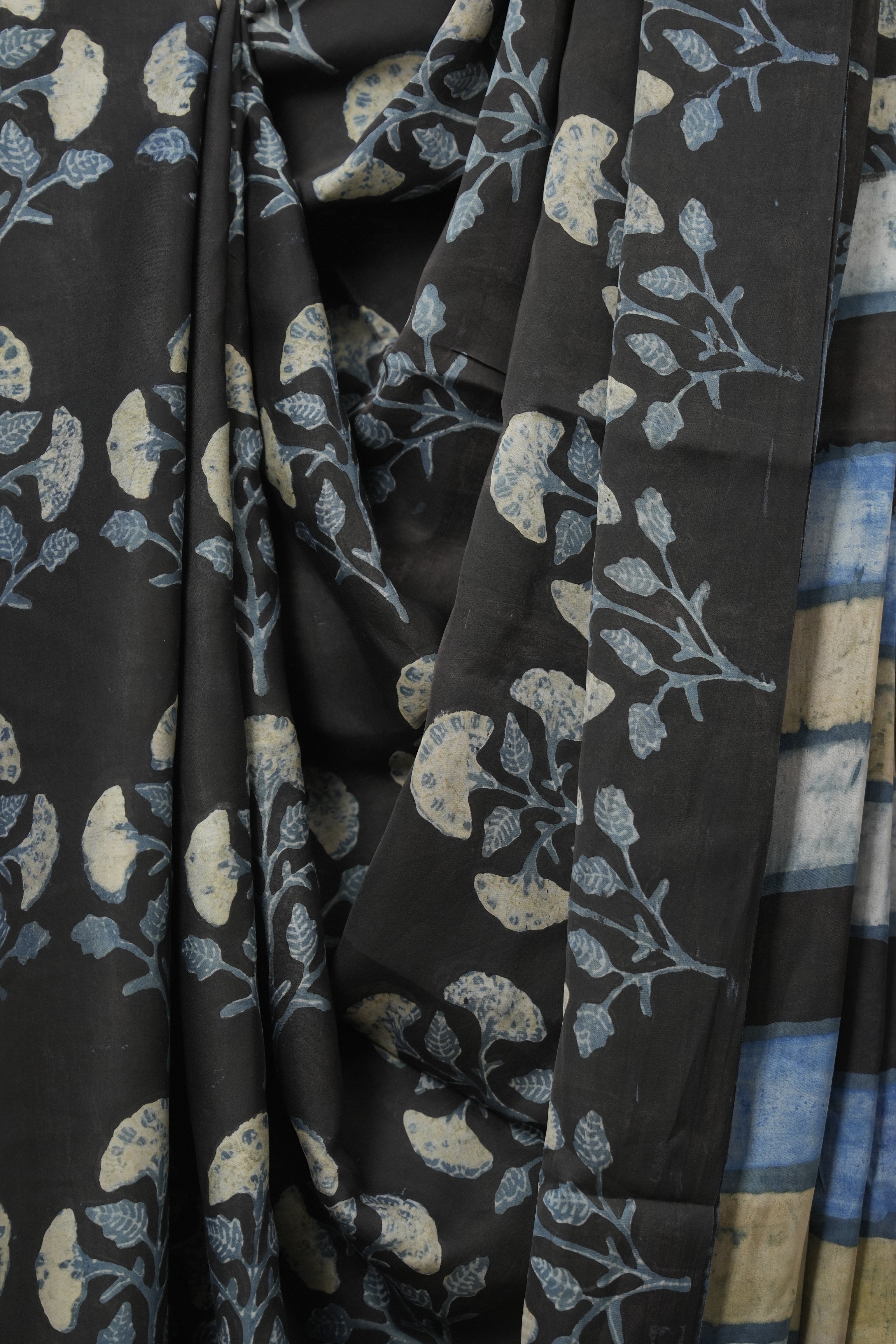 Black HBP Modal Silk Saree - SRBMSS550