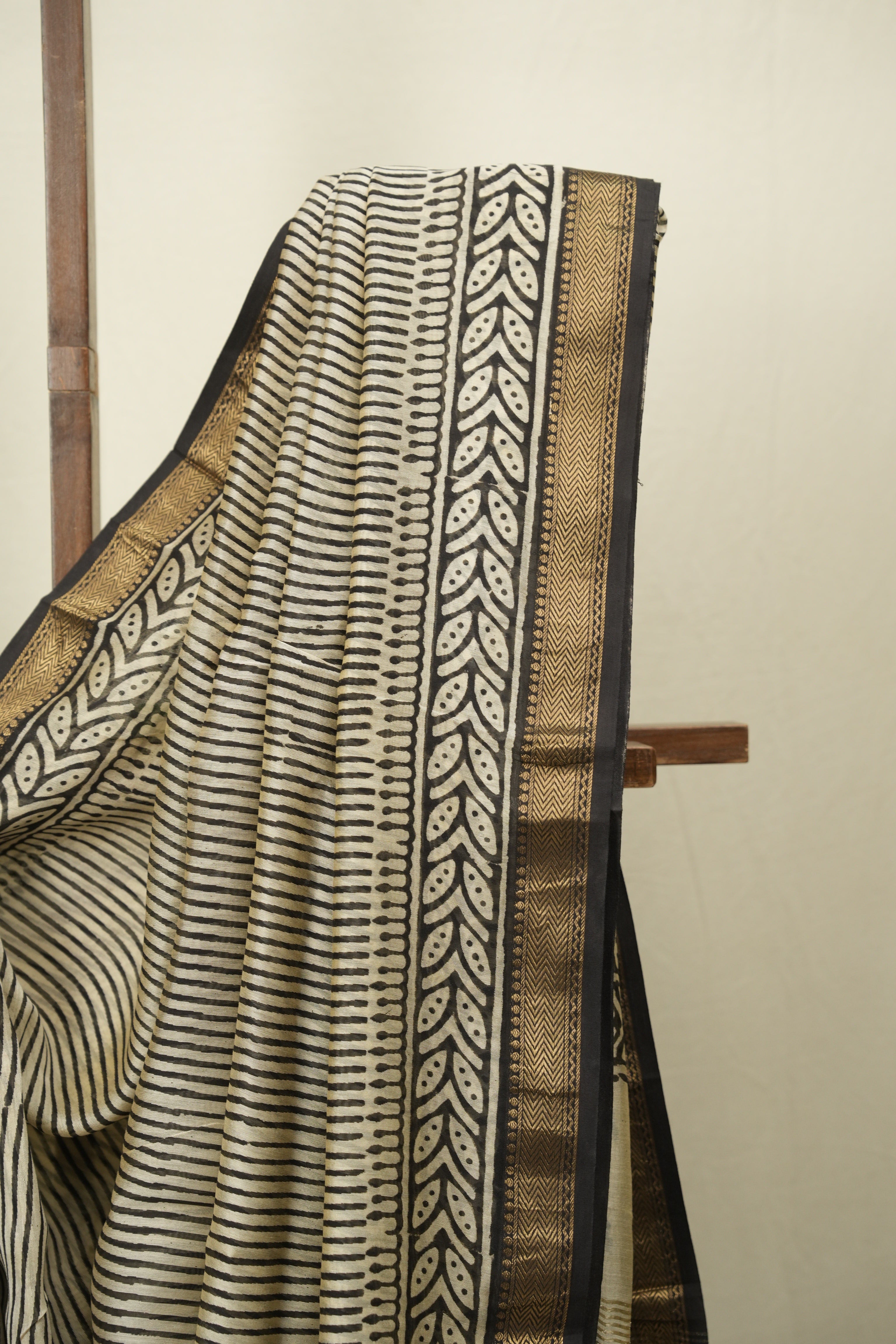 Cream HBP Cotton Silk Saree With Maheshwari Border - SRCCSS1726