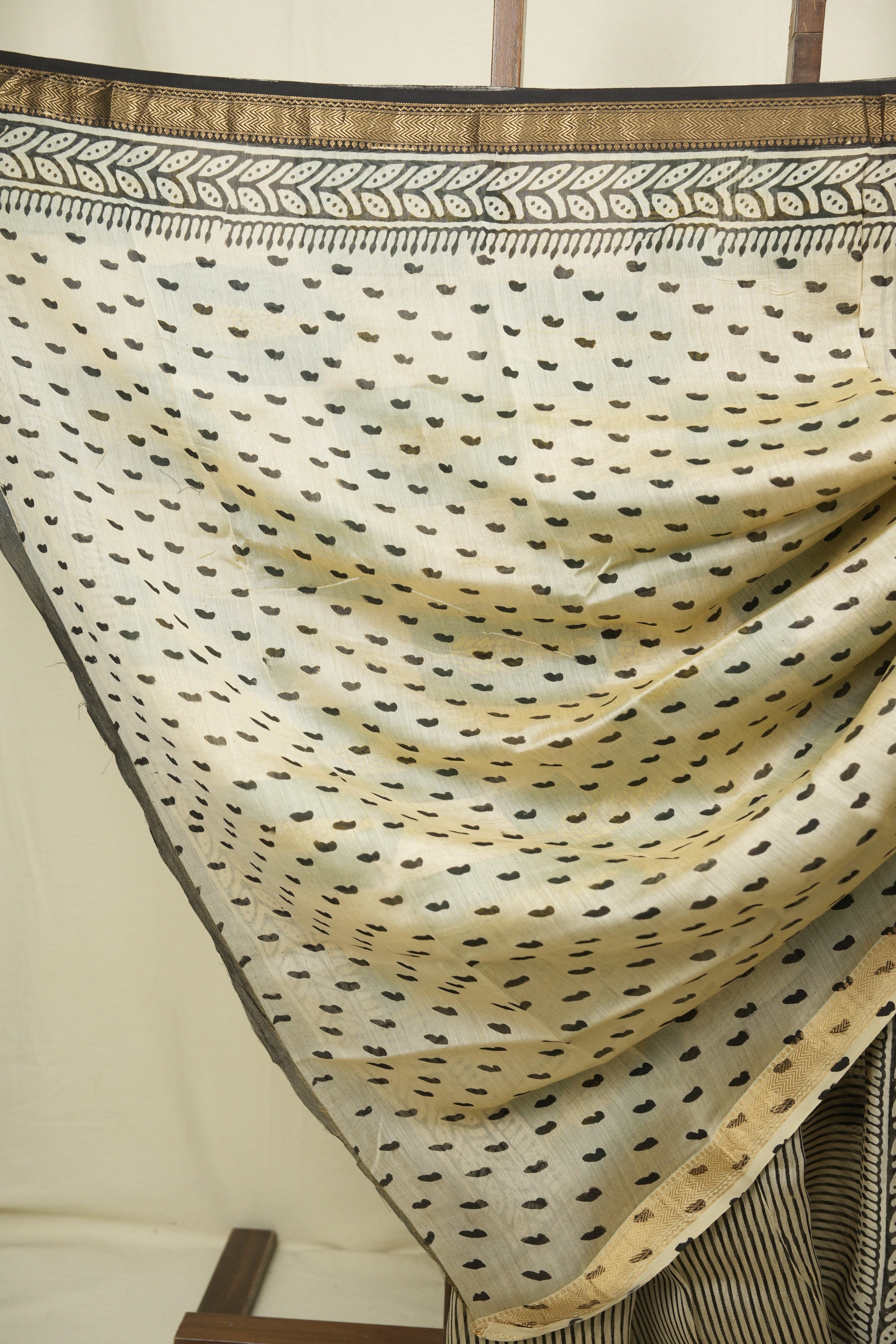 Cream HBP Cotton Silk Saree With Maheshwari Border - SRCCSS1726