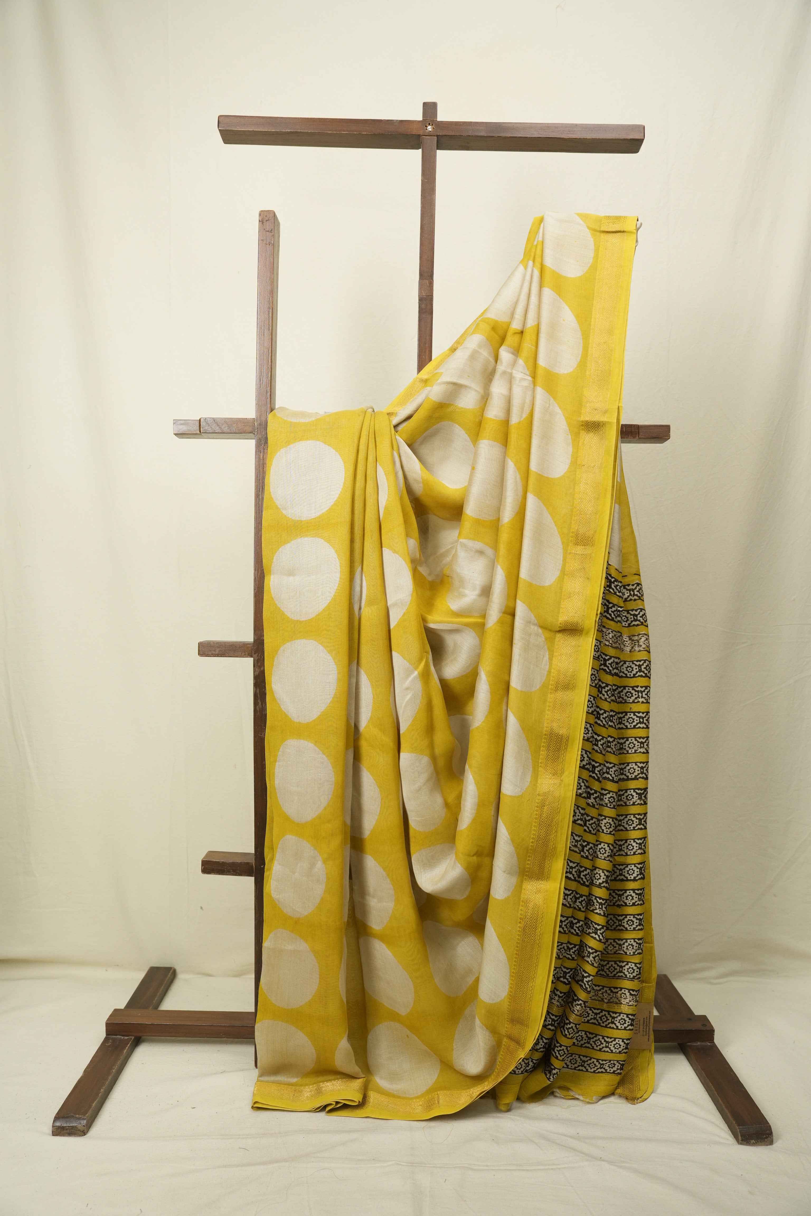 Yellow HBP Cotton Silk Saree With Maheshwari Border - SRYCSS1730