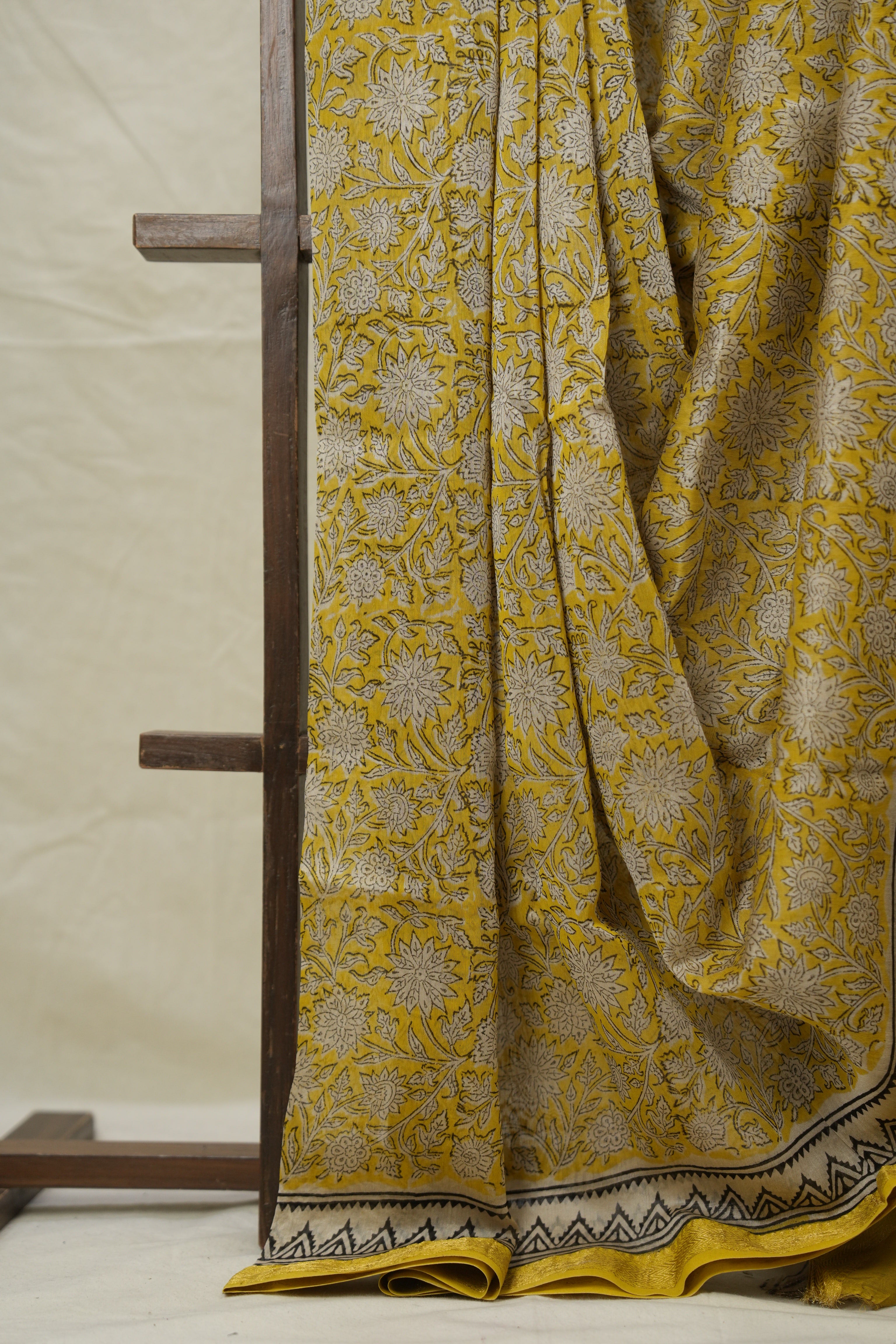 Yellow HBP Cotton Silk Saree With Maheshwari Border - SRYCSS1534