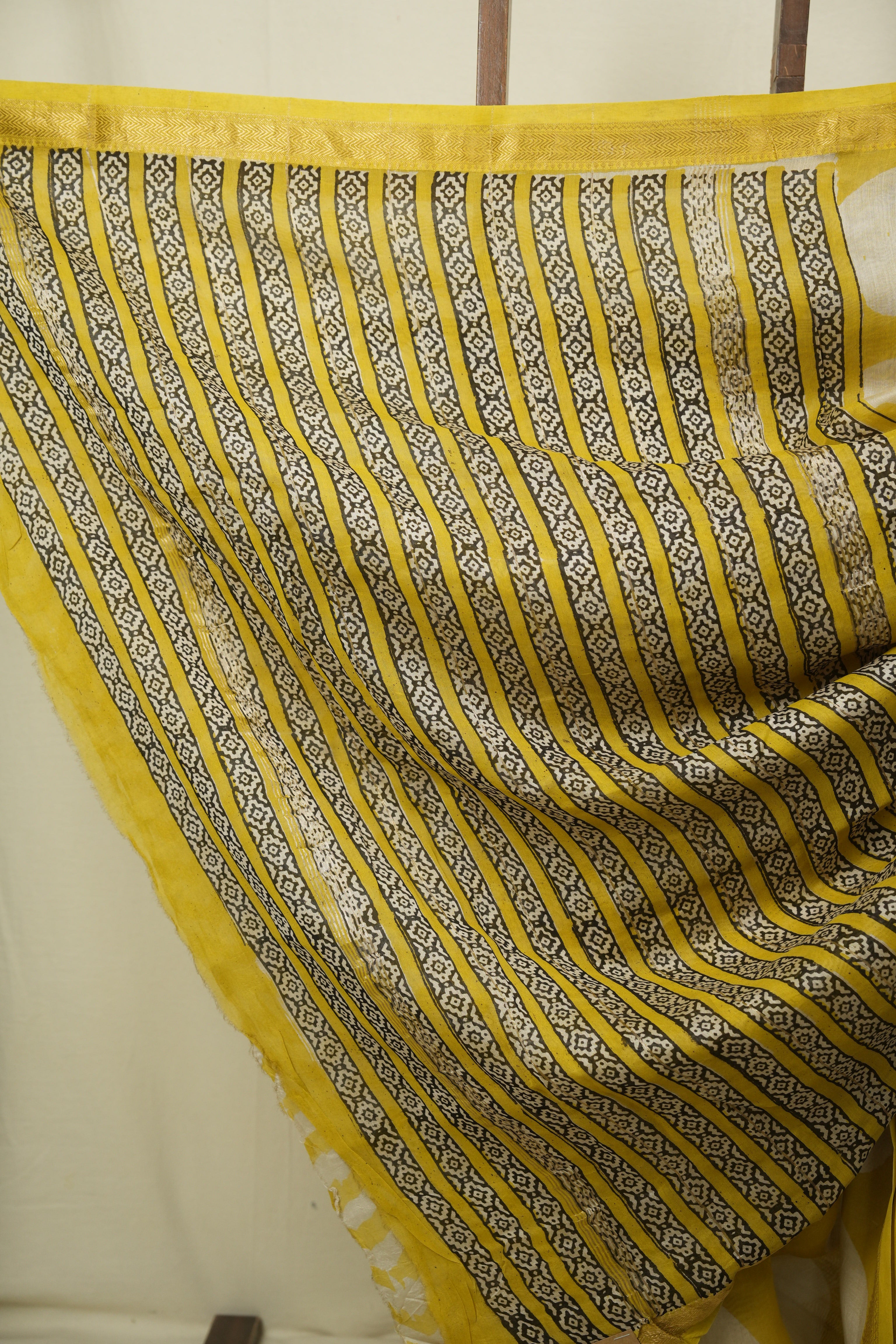 Yellow HBP Cotton Silk Saree With Maheshwari Border - SRYCSS1730