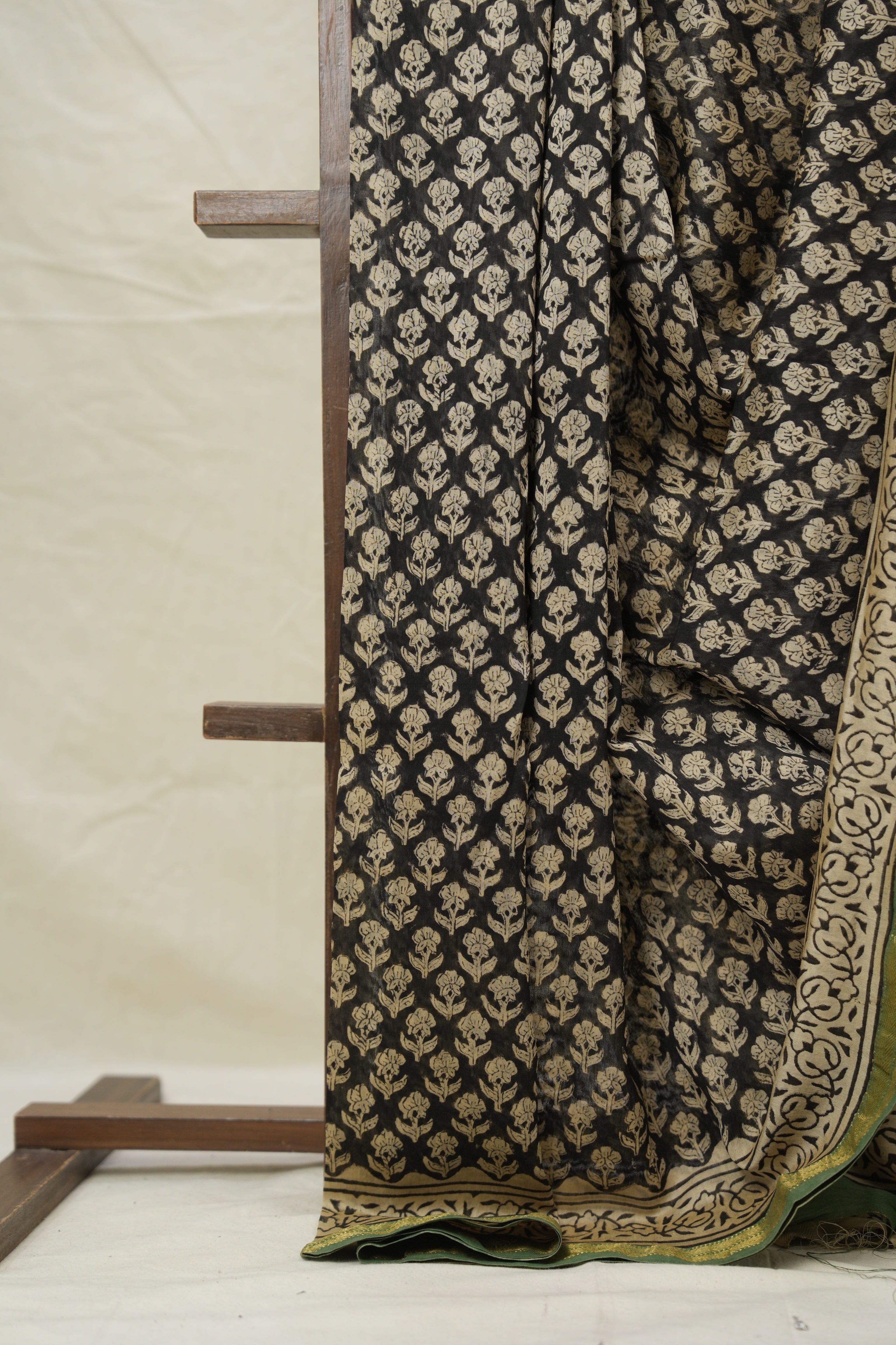 Black HBP Cotton Silk Saree With Maheshwari Border - SRBCSS1533