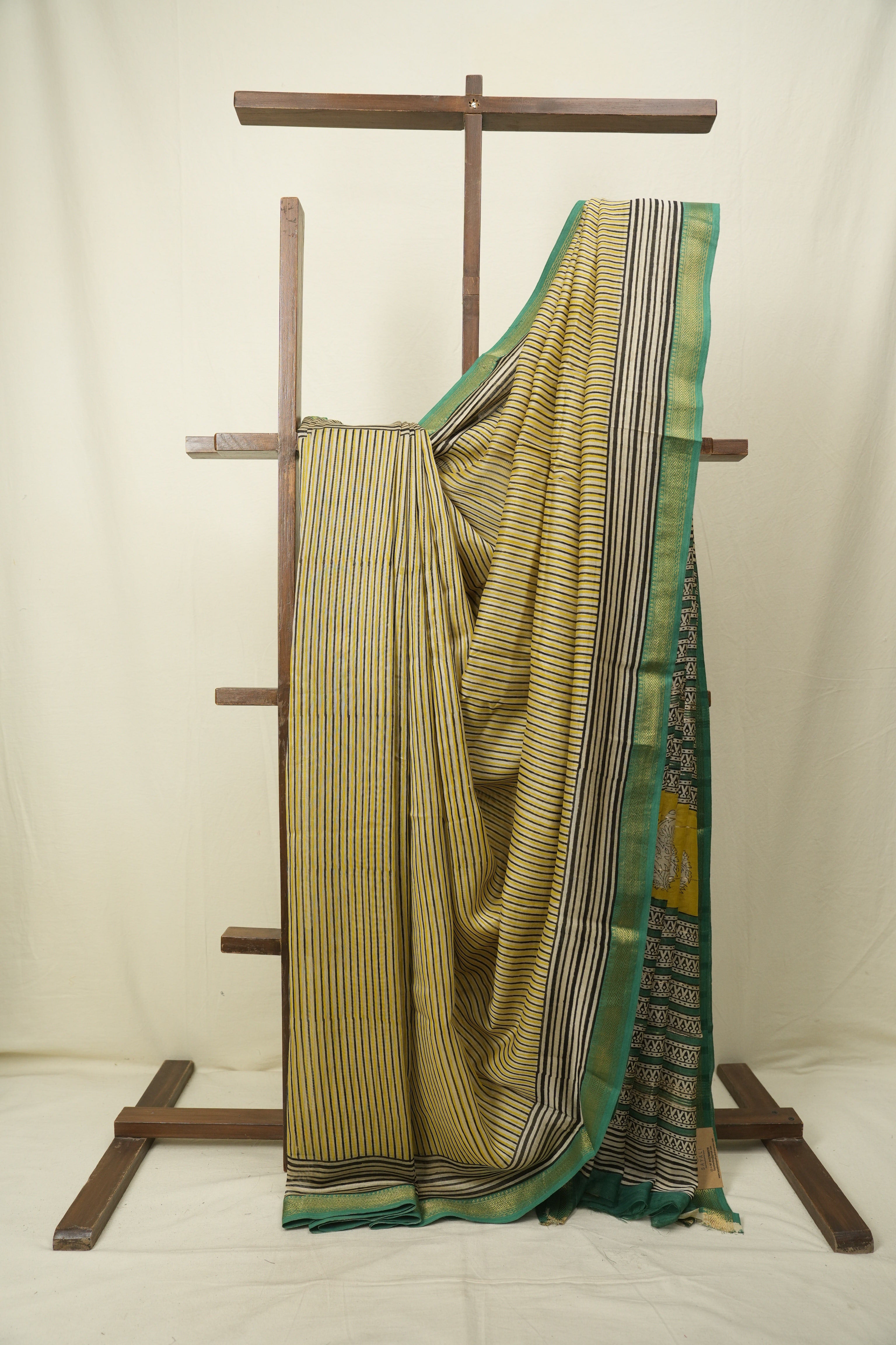 Cream HBP Cotton Silk Saree With Maheshwari Border - SRCCSS1733