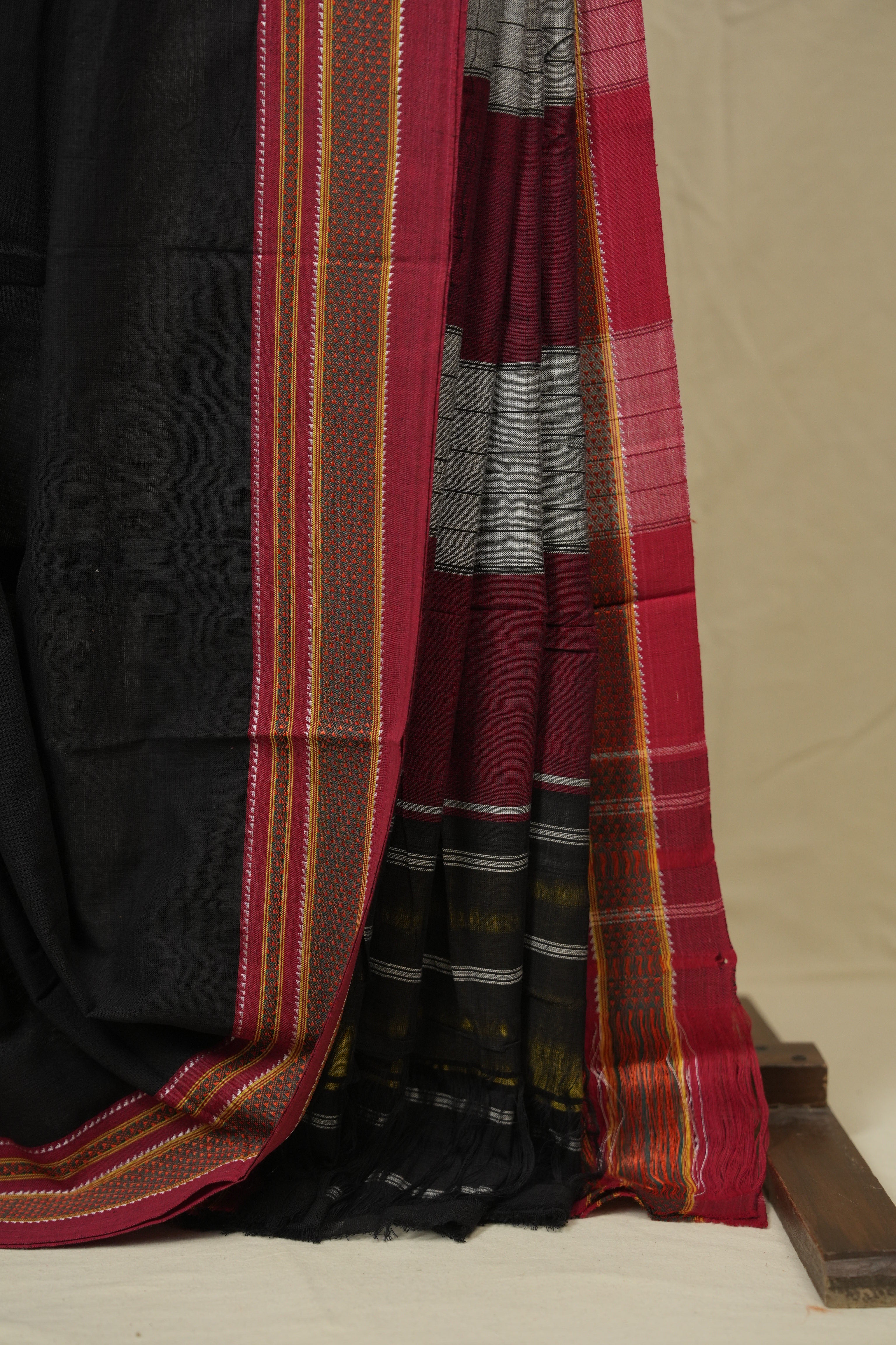 Black Plain Cotton Patteda Anchu Saree - SRBPPAS356