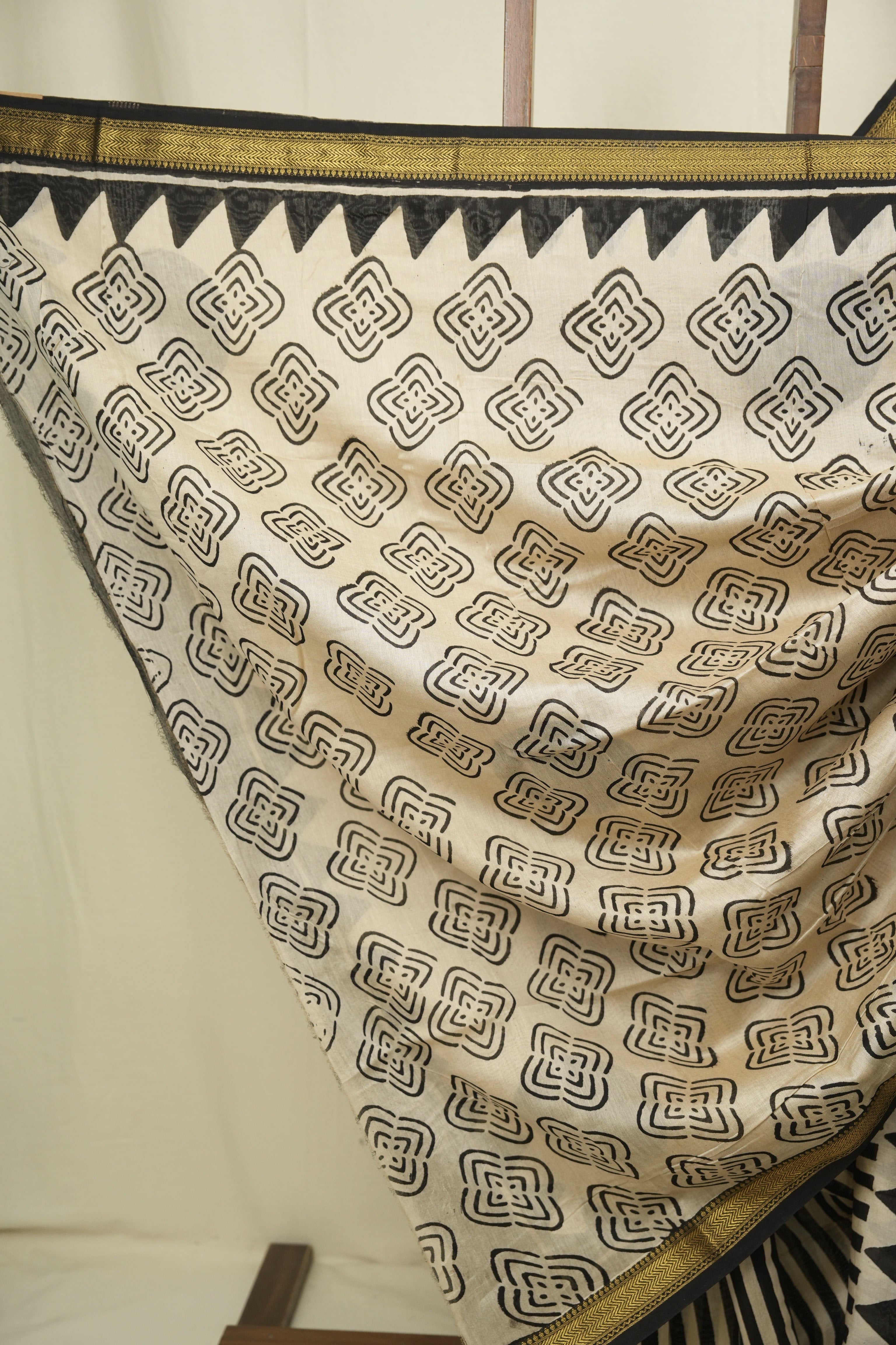 Cream HBP Cotton Silk Saree With Maheshwari Border - SRCCSS1717