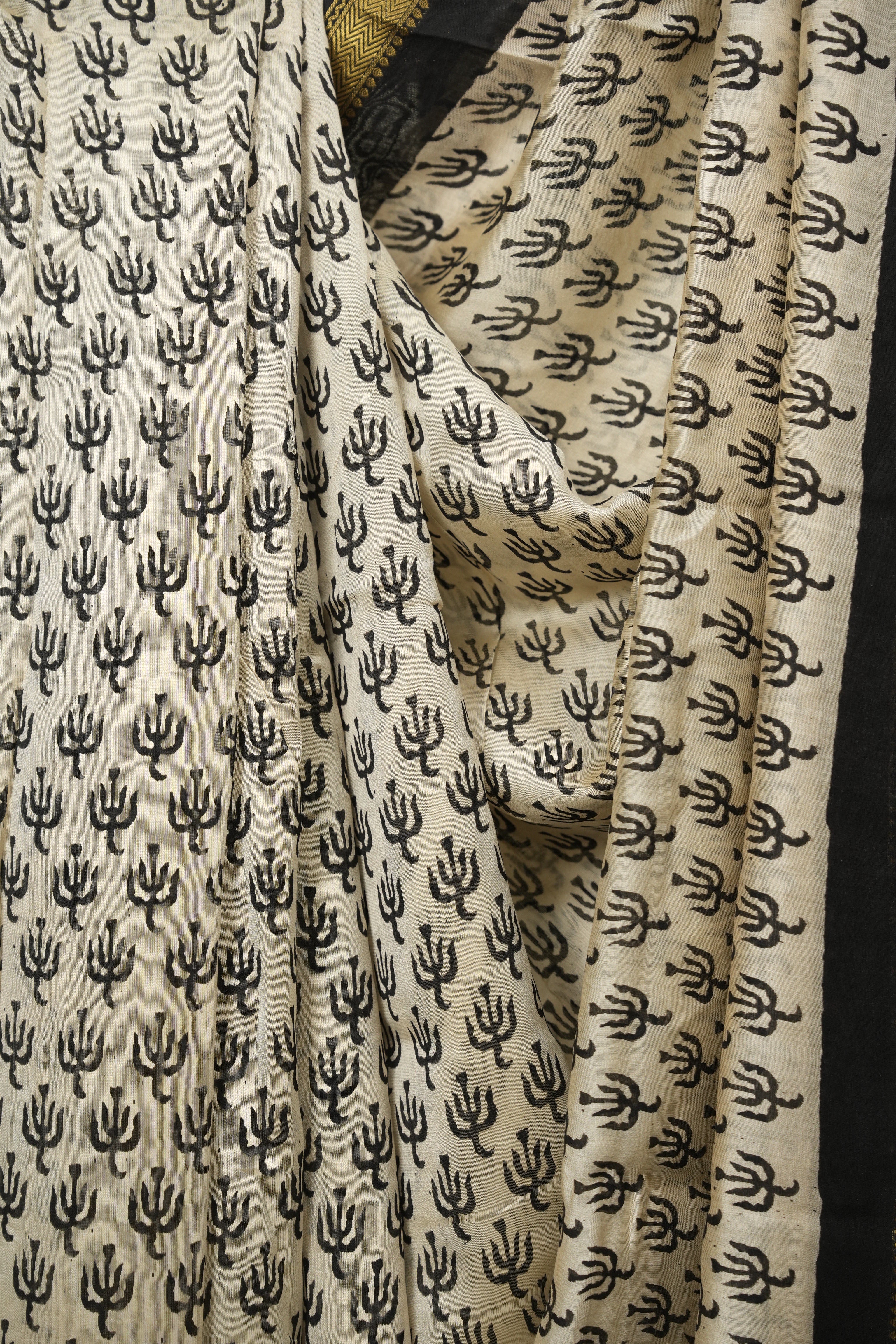 Off White HBP Cotton Silk Saree With Maheshwari Border - SRWCSS1718