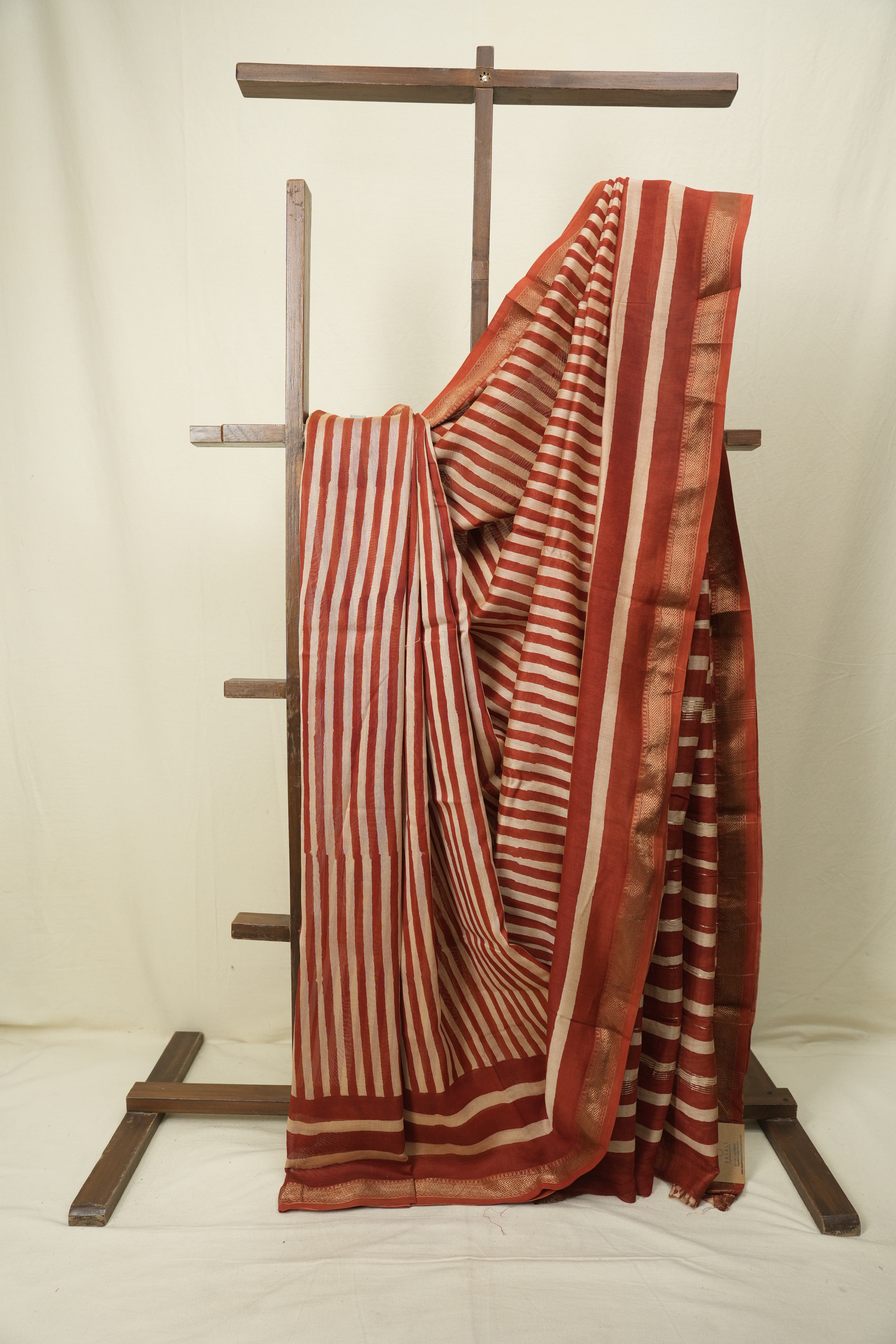 Red HBP Cotton Silk Saree With Maheshwari Border - SRRCSS1720