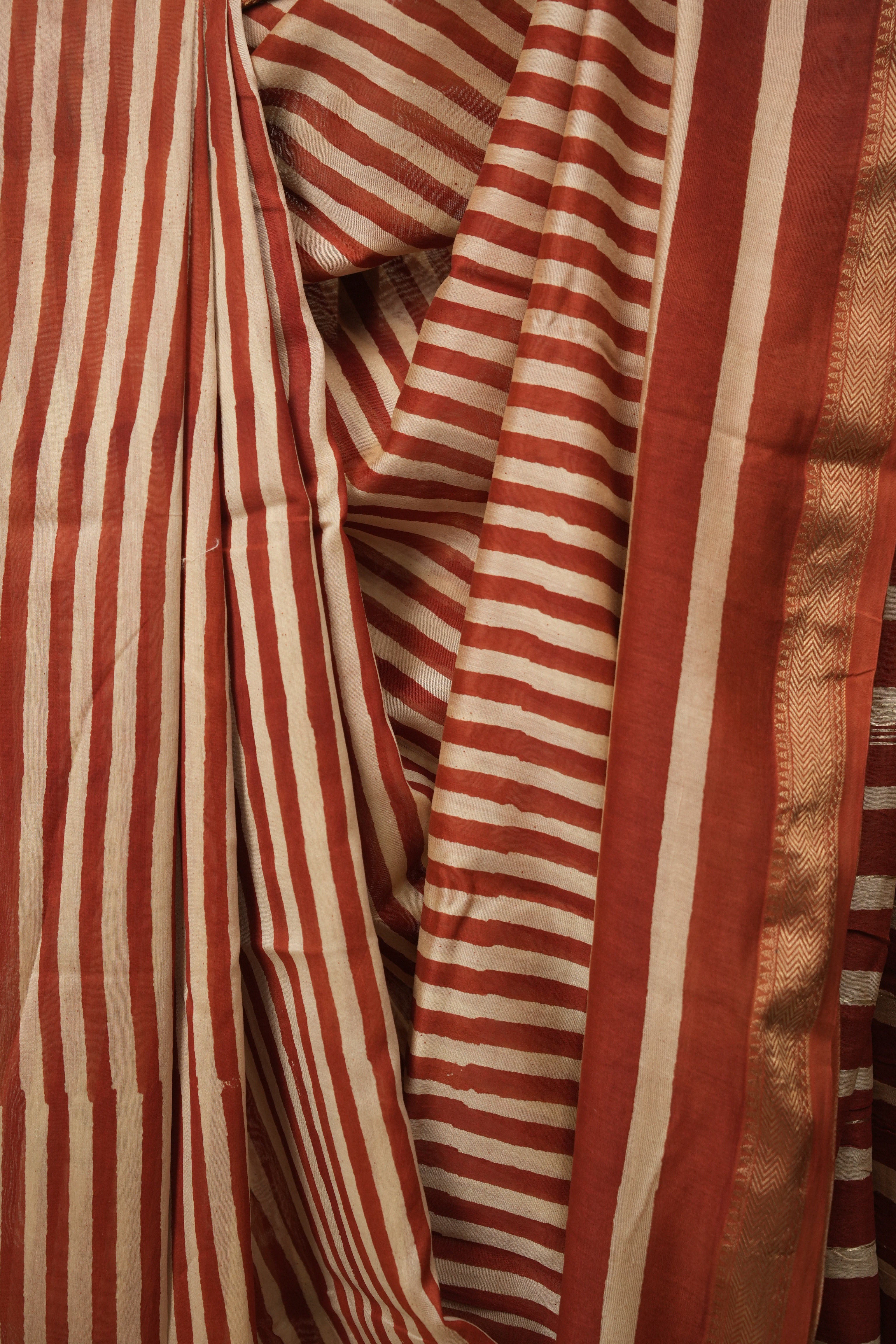 Red HBP Cotton Silk Saree With Maheshwari Border - SRRCSS1720