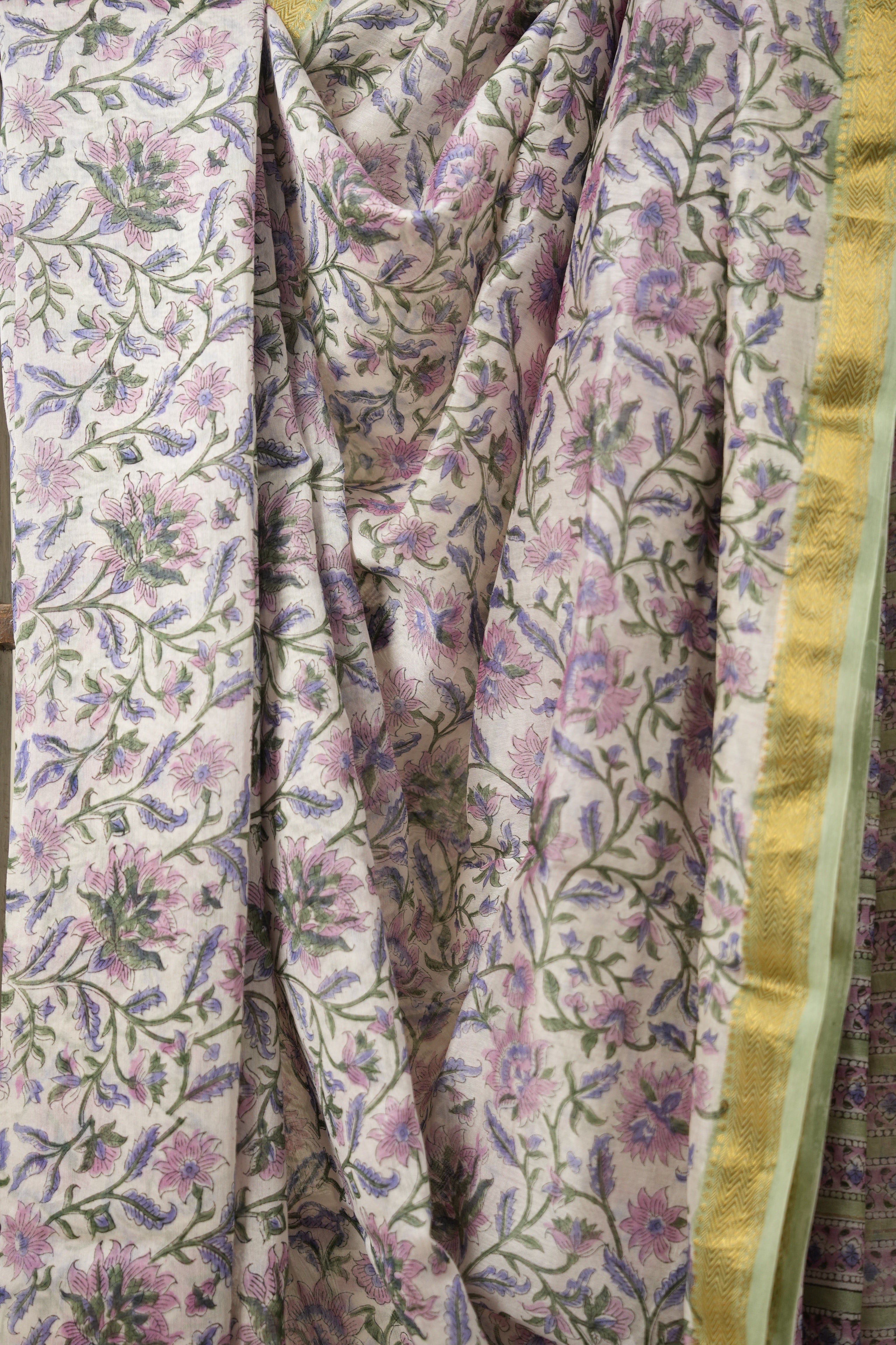 White HBP Cotton Silk Saree With Maheshwari Border - SRWCSS1327