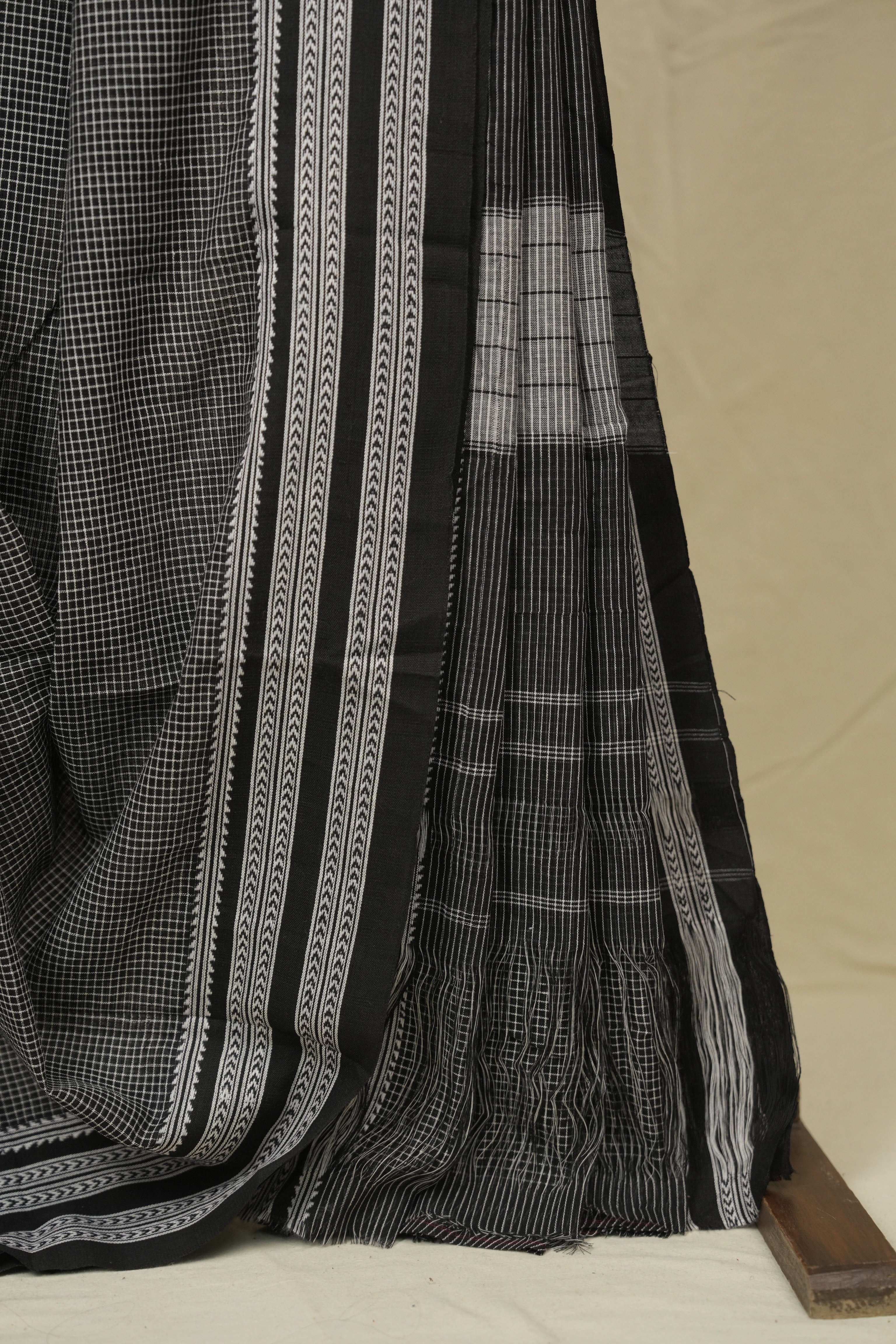 Black Small Checks Cotton Patteda Anchu Saree - SRBCCPAS352