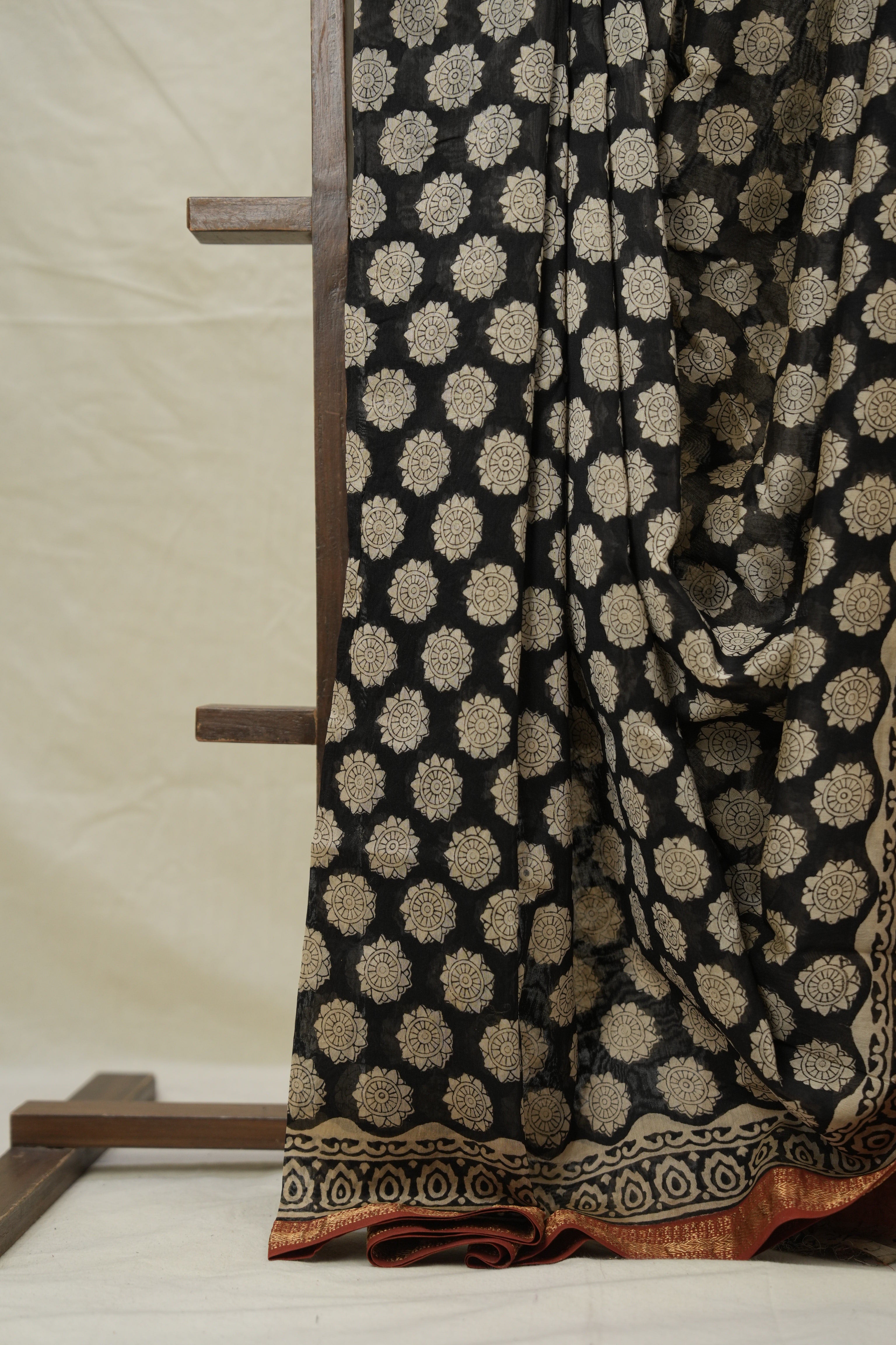 Black HBP Cotton Silk Saree With Maheshwari Border - SRBCSS1527