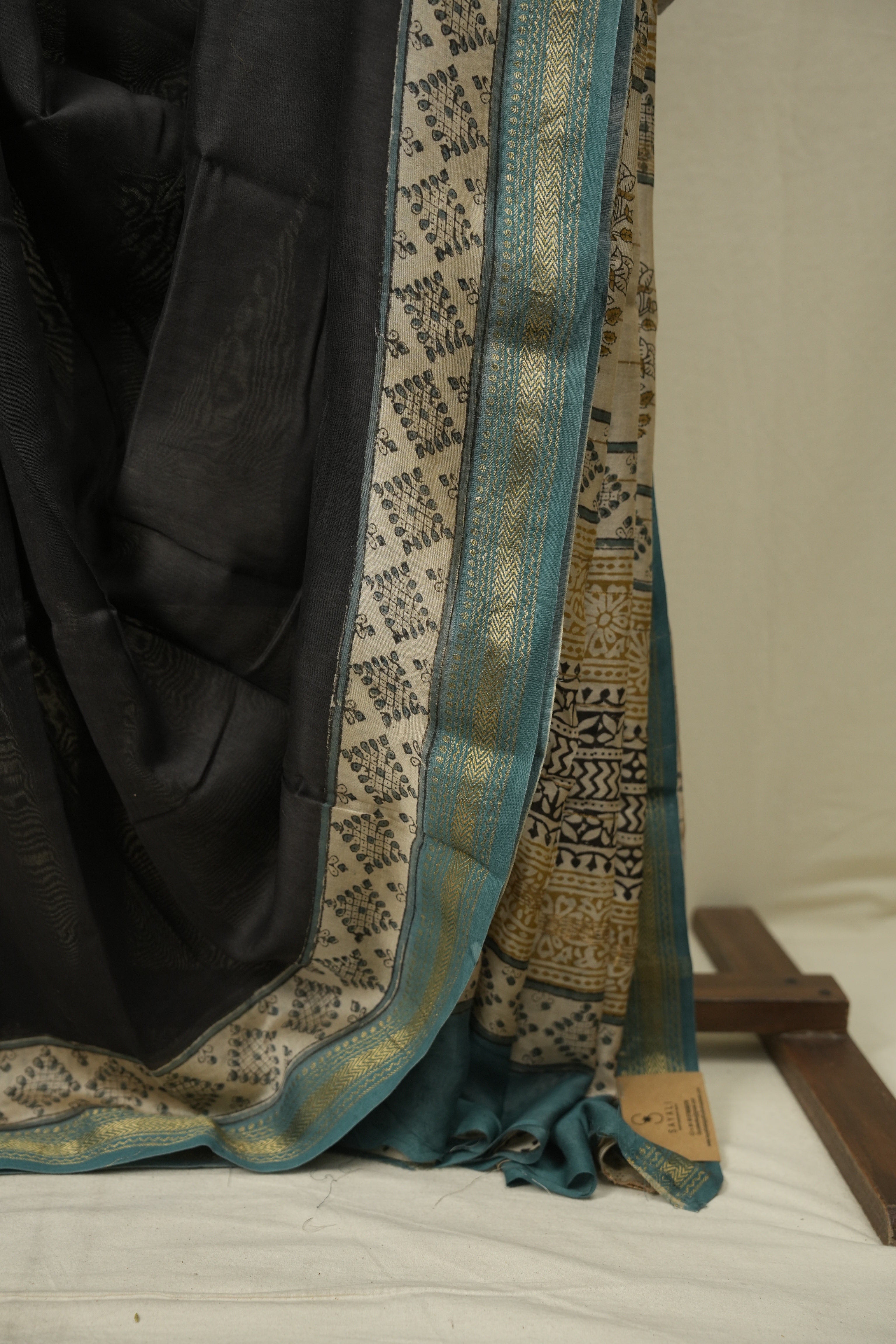 Black HBP Cotton Silk Saree With Maheshwari Border - SRBCSS1723