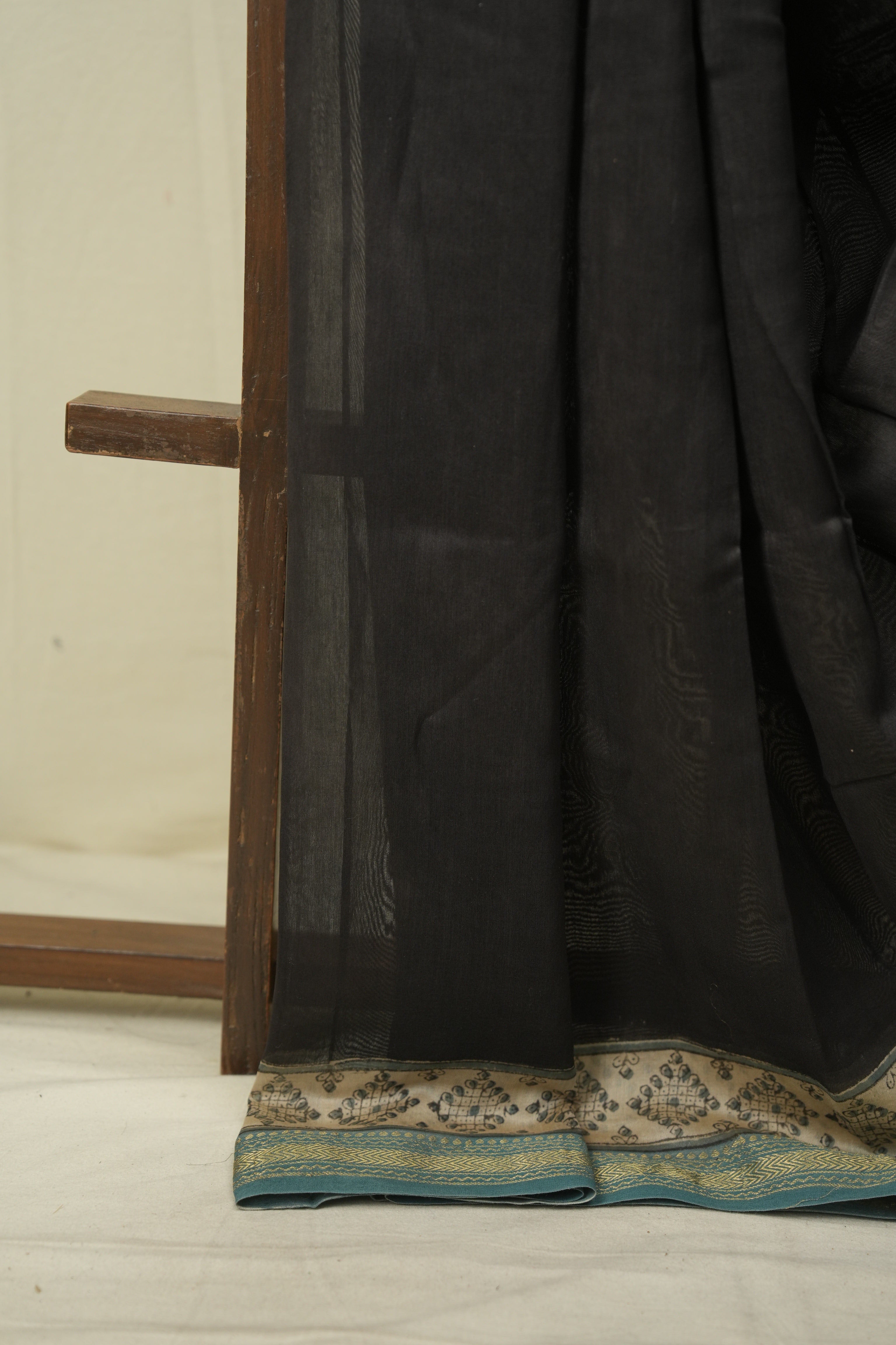 Black HBP Cotton Silk Saree With Maheshwari Border - SRBCSS1723