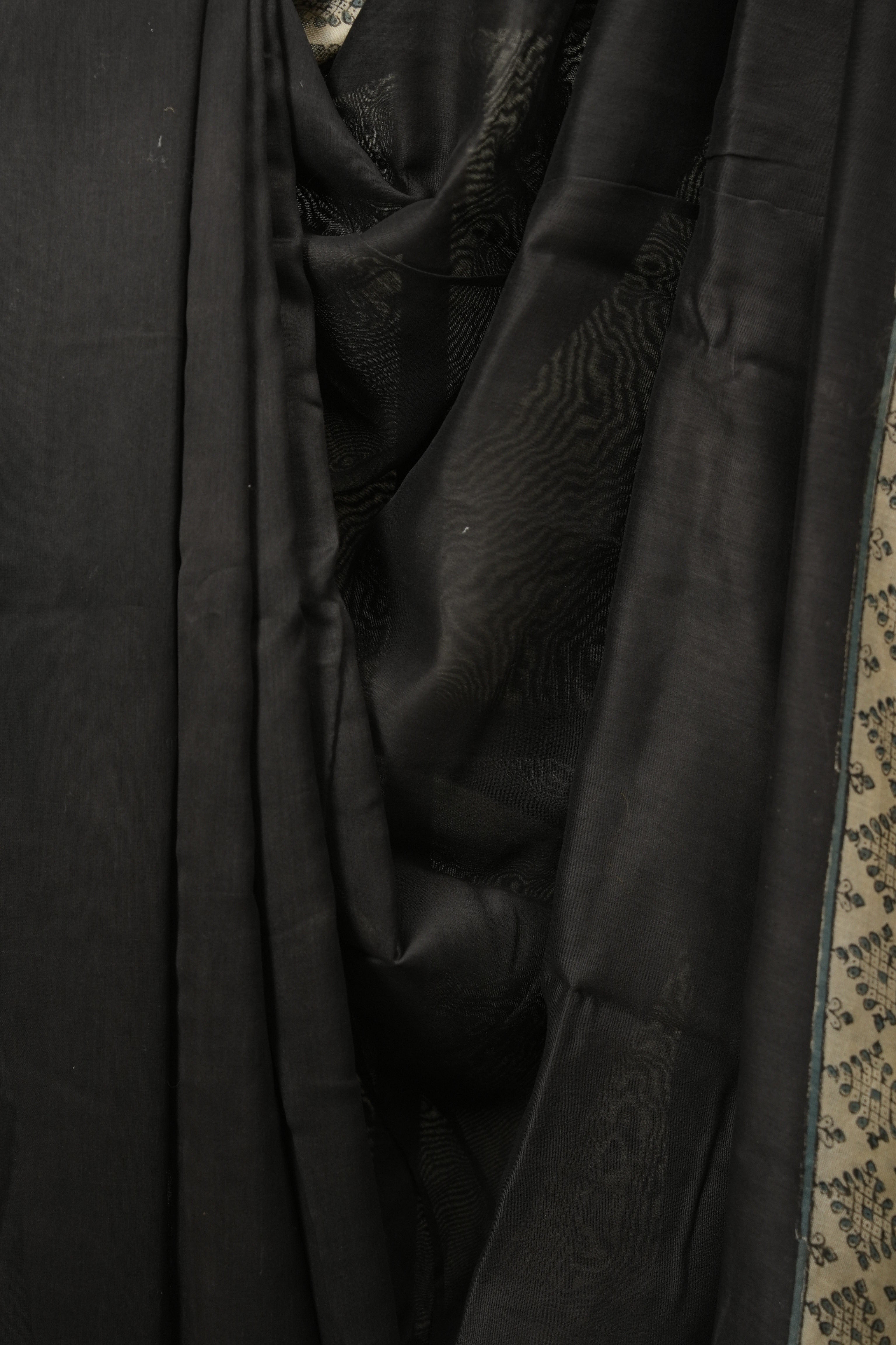 Black HBP Cotton Silk Saree With Maheshwari Border - SRBCSS1723