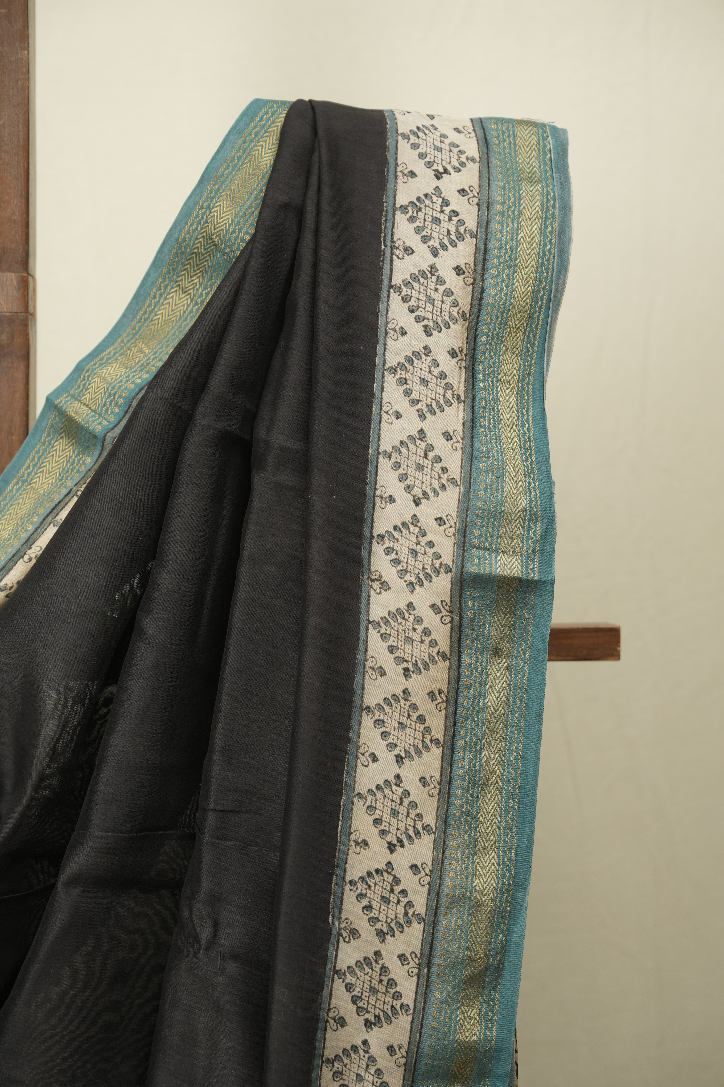 Black HBP Cotton Silk Saree With Maheshwari Border - SRBCSS1723