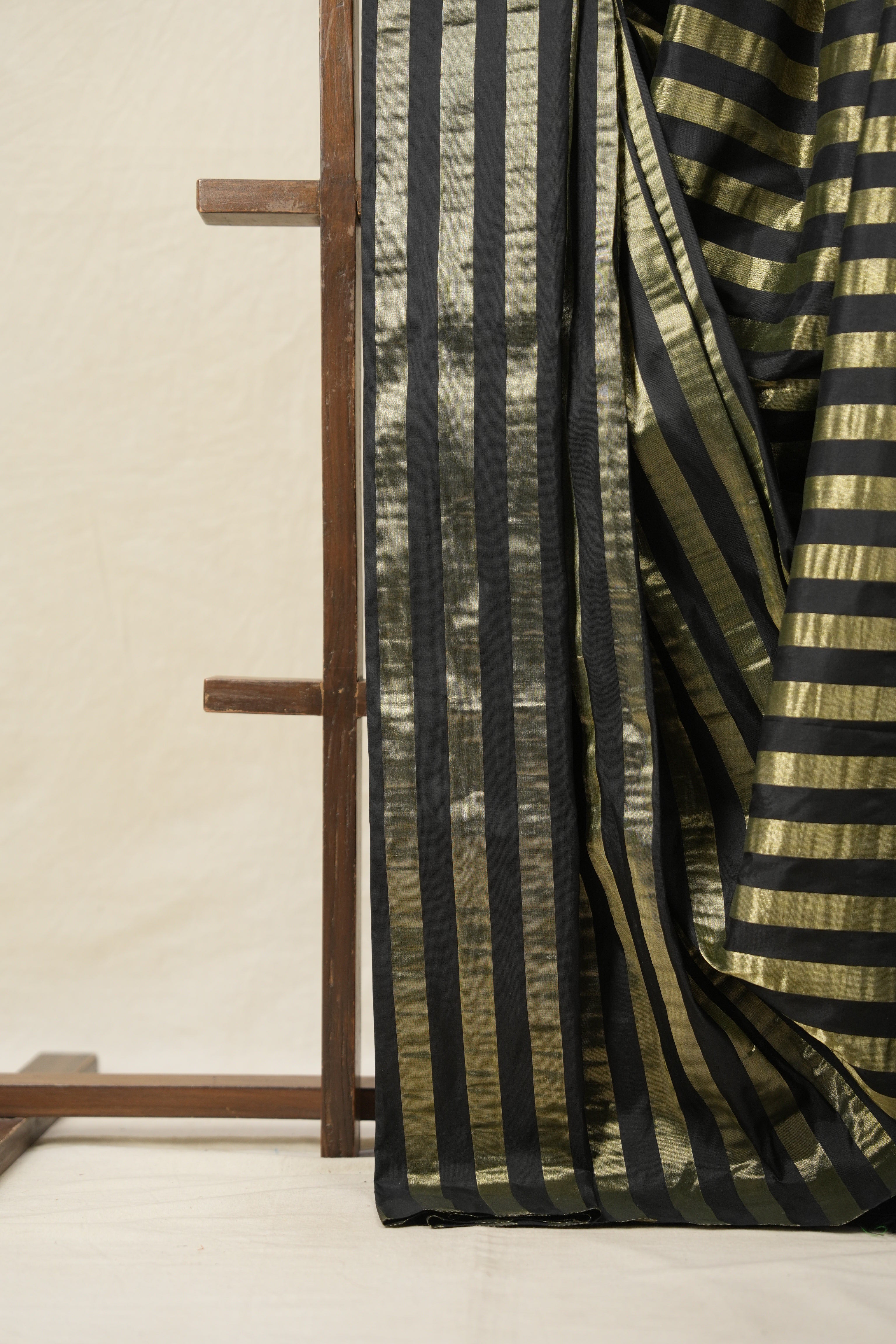 Black Gold Silk Paithani Saree - Saavari - SSBGSPS21