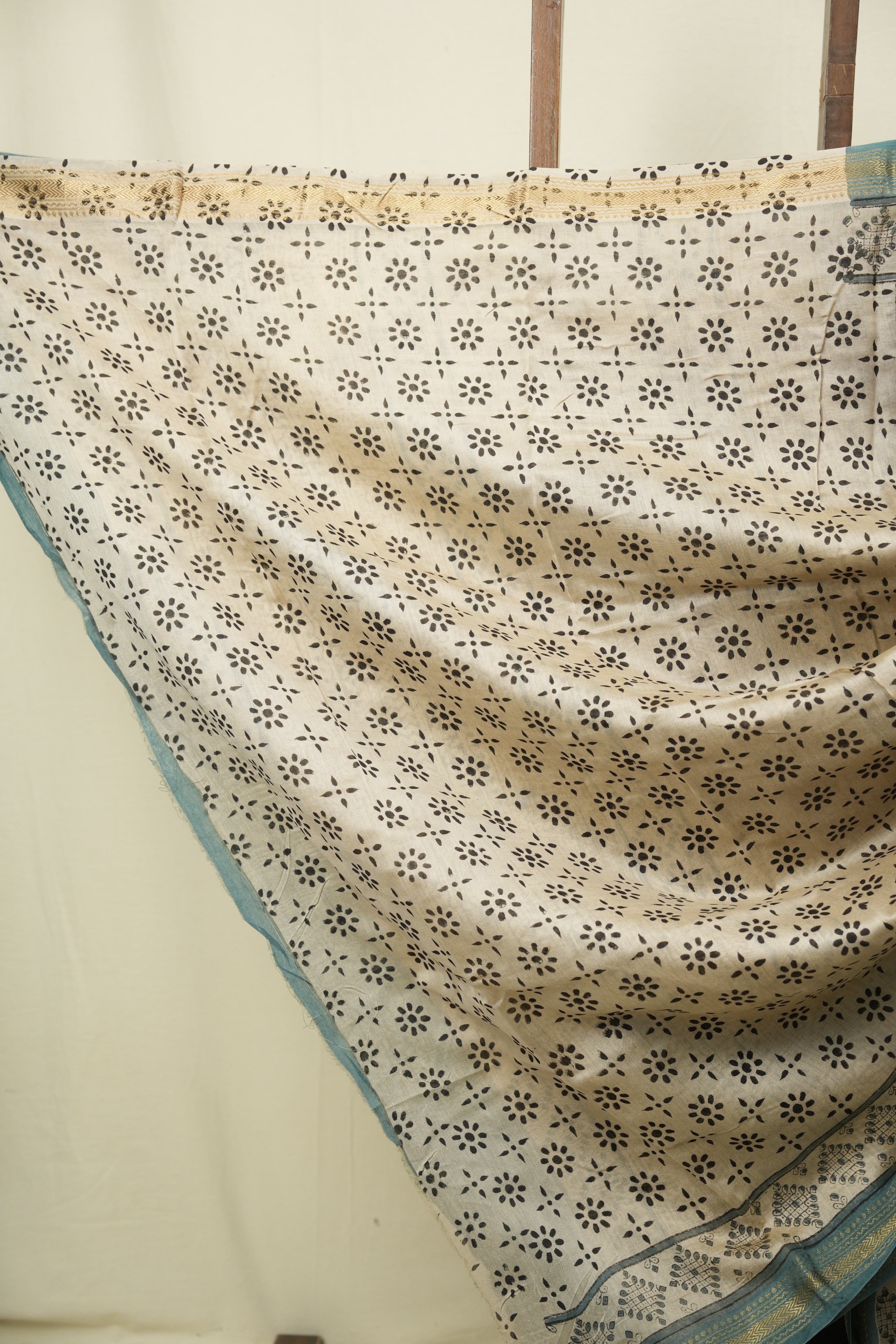 Black HBP Cotton Silk Saree With Maheshwari Border - SRBCSS1723