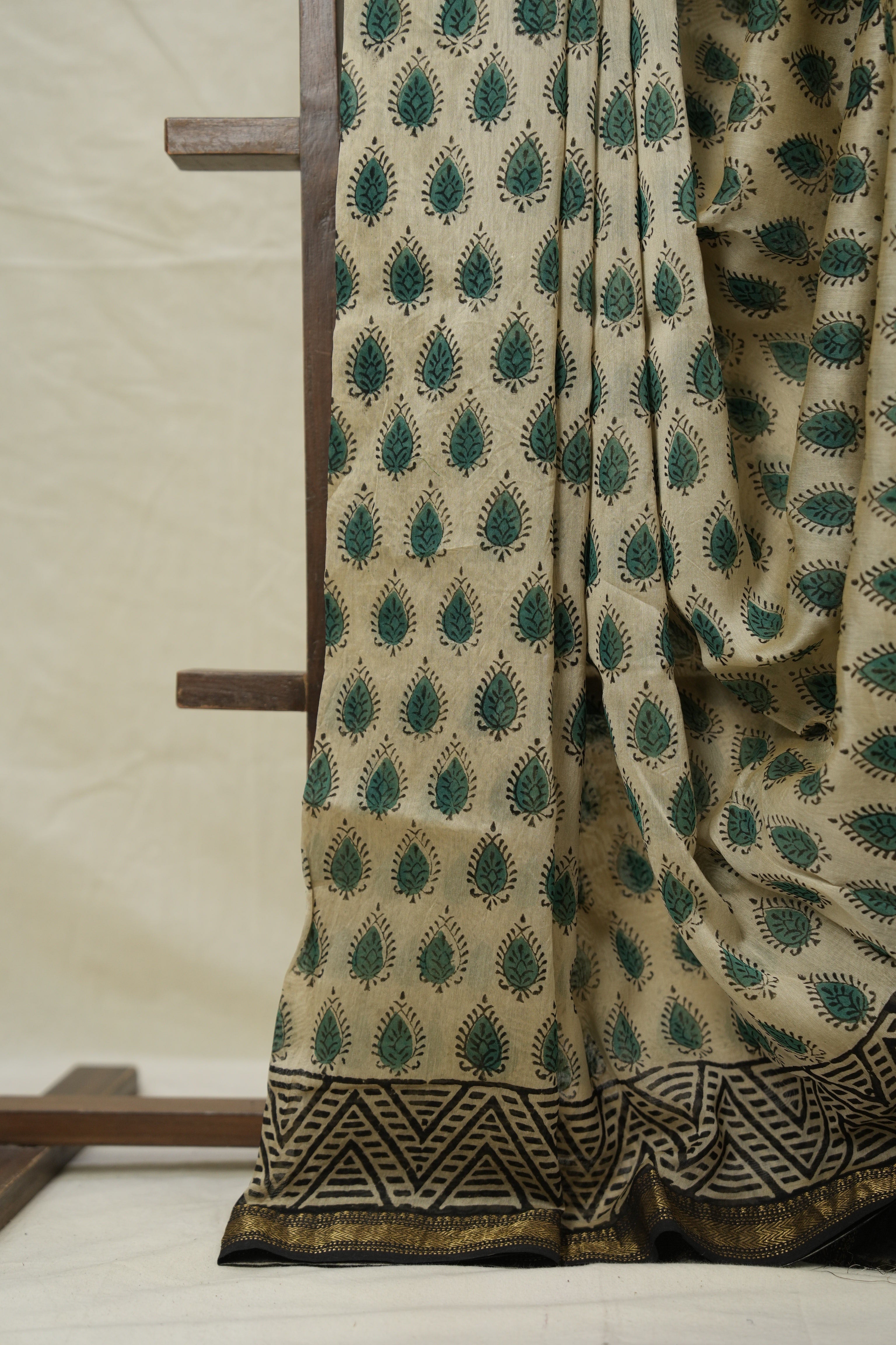 Cream HBP Cotton Silk Saree With Maheshwari Border - SRCCSS1524