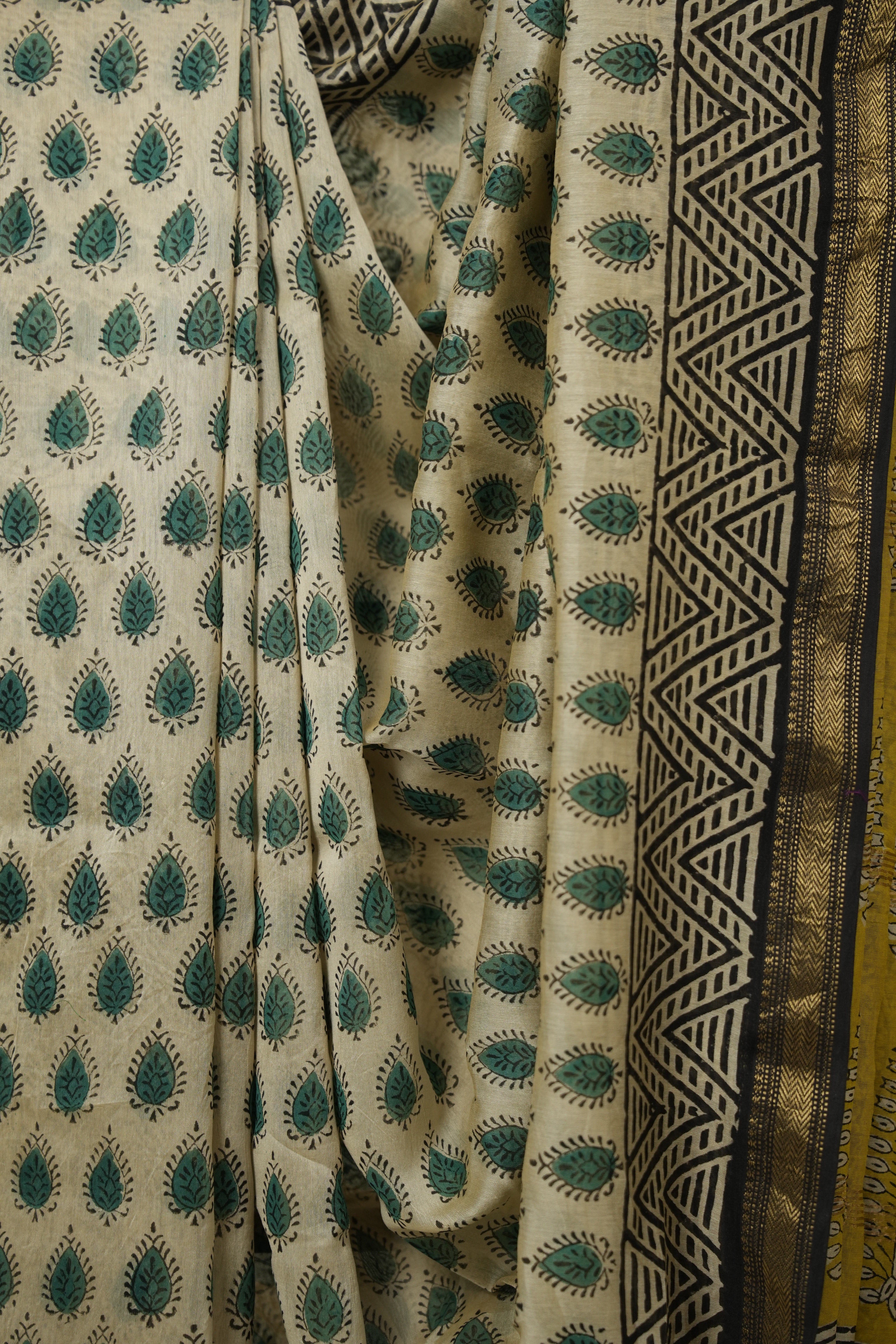 Cream HBP Cotton Silk Saree With Maheshwari Border - SRCCSS1524